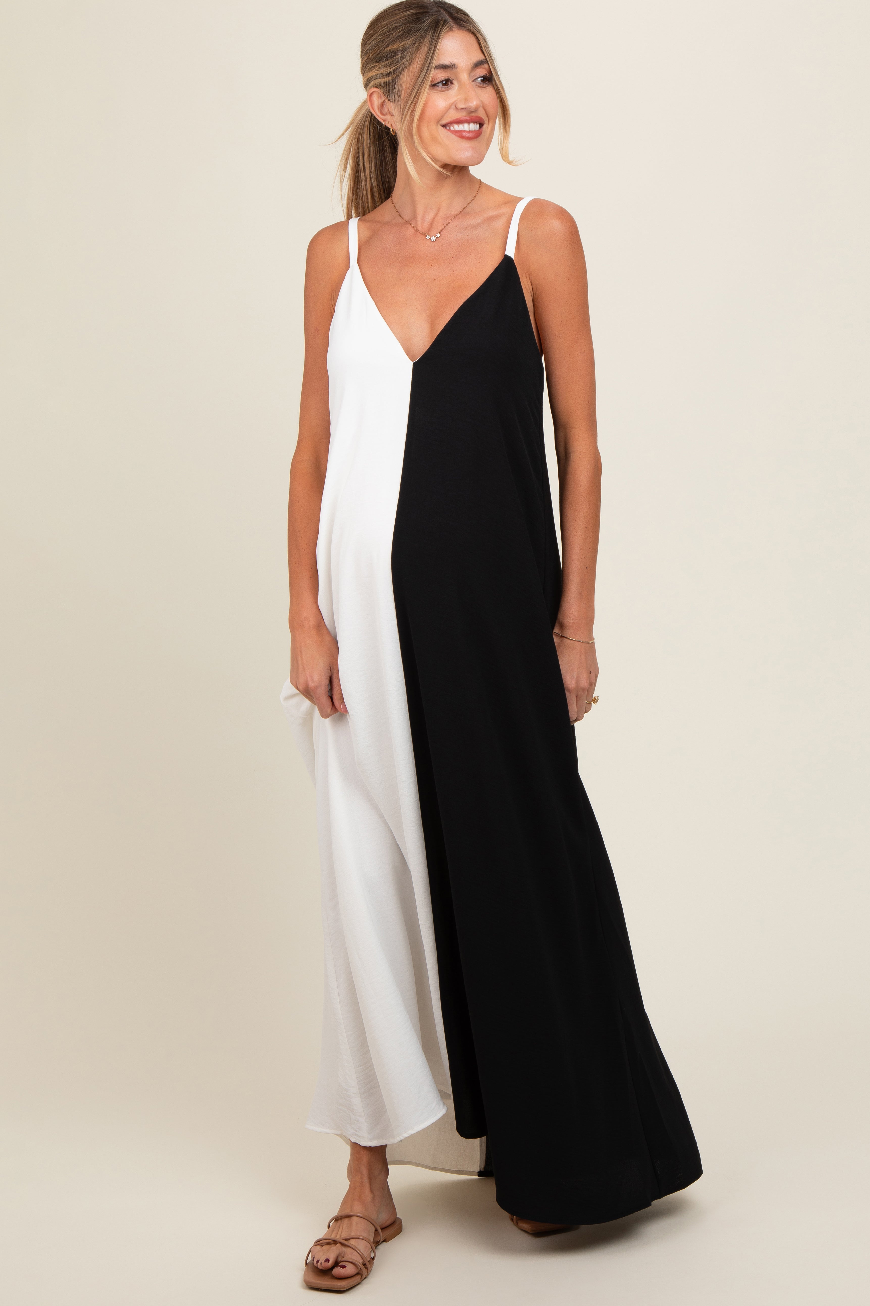 Umstandsmaxikleid mit V-Ausschnitt im Colour-Blocking-Stil