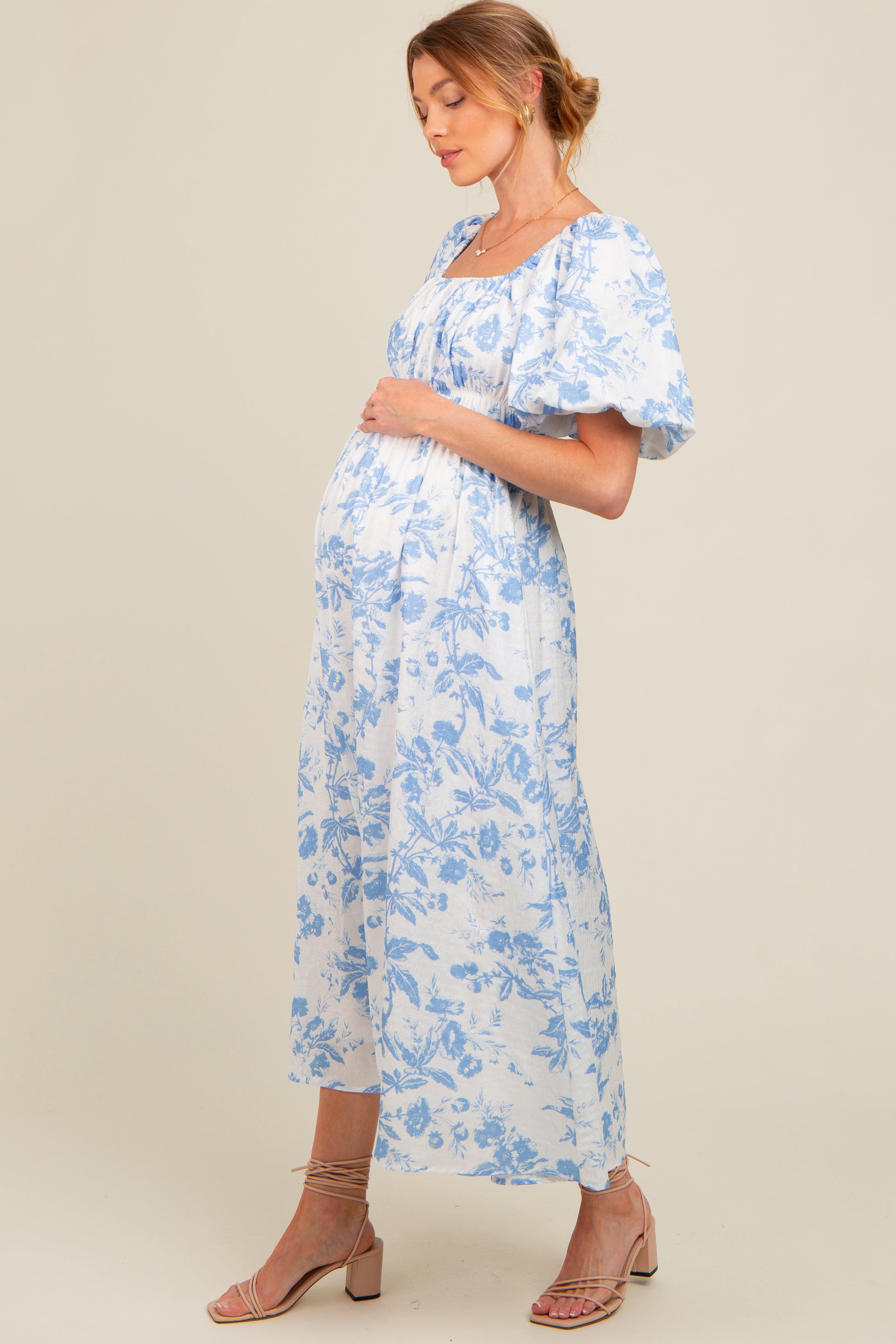 #Farbe_Blau Blumenmuster mit Puffärmeln