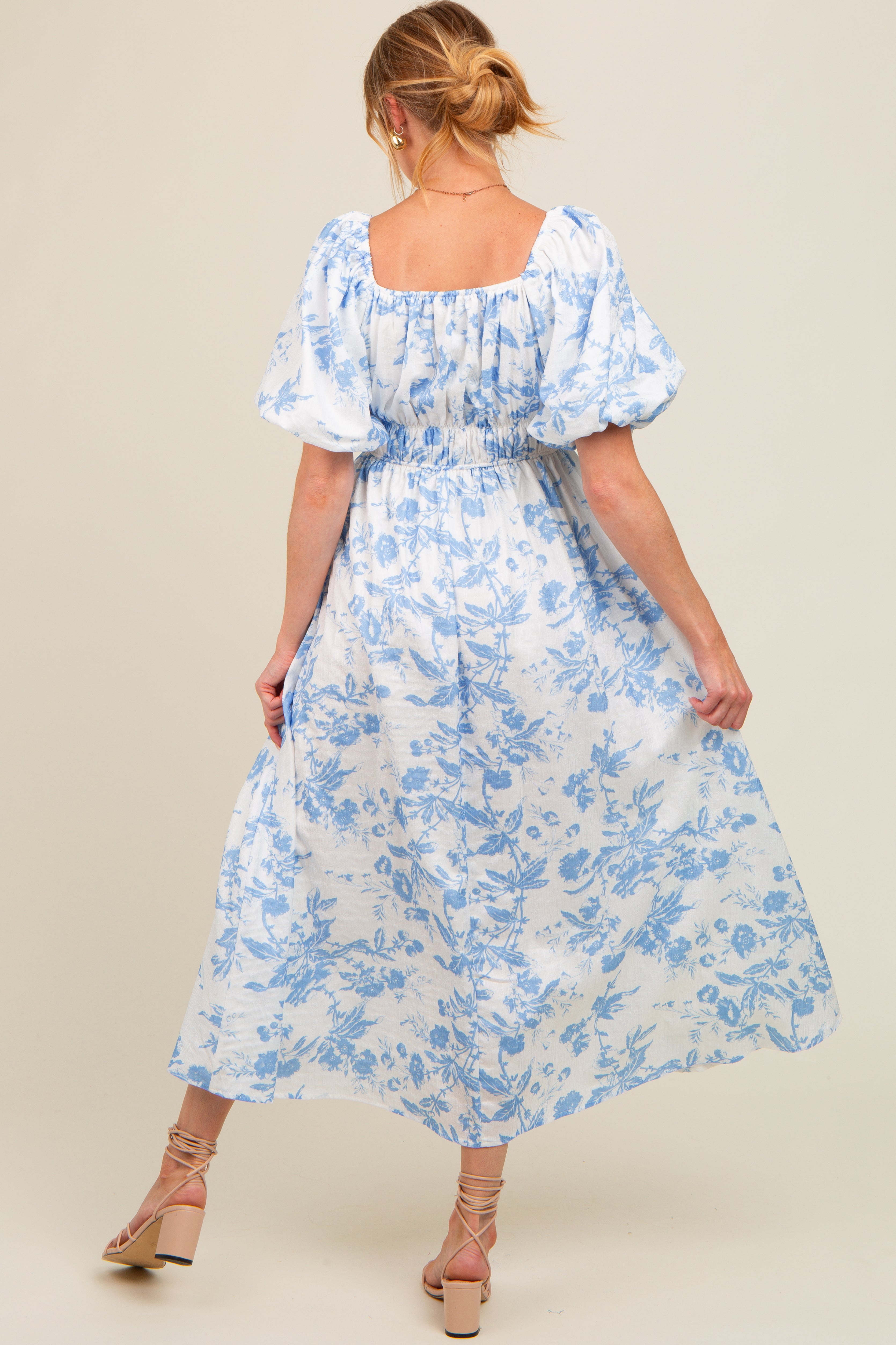 #Farbe_Blau Blumenmuster mit Puffärmeln