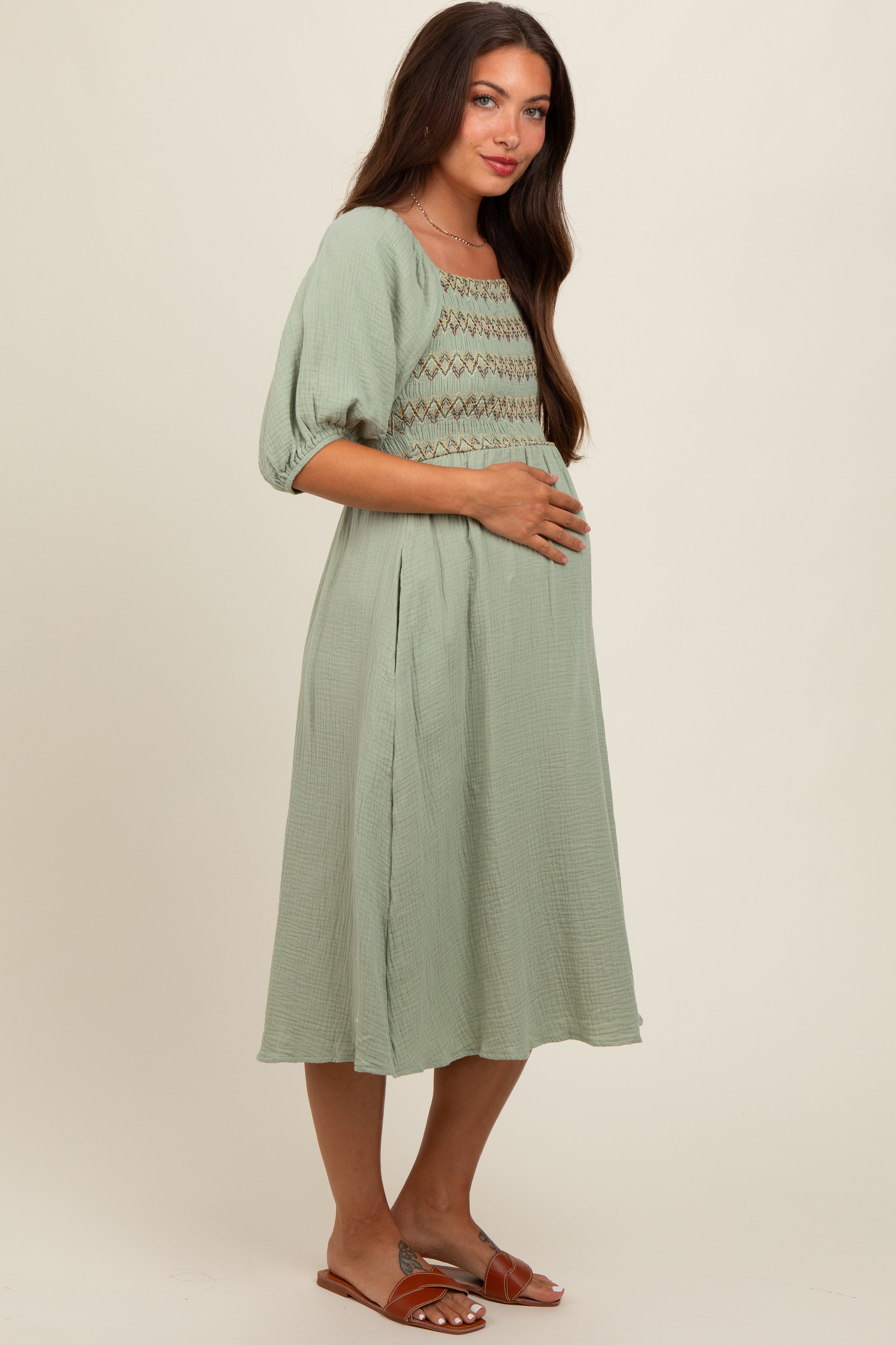 Besticktes Umstands-Midikleid in Helloliv