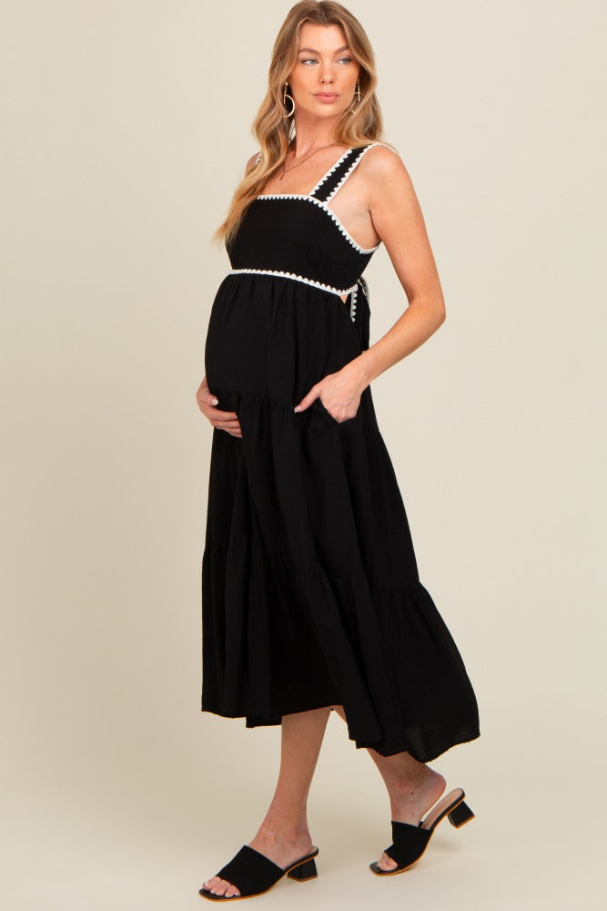 Umstands-Midikleid mit Wellenborte und Stufenrock in Schwarz