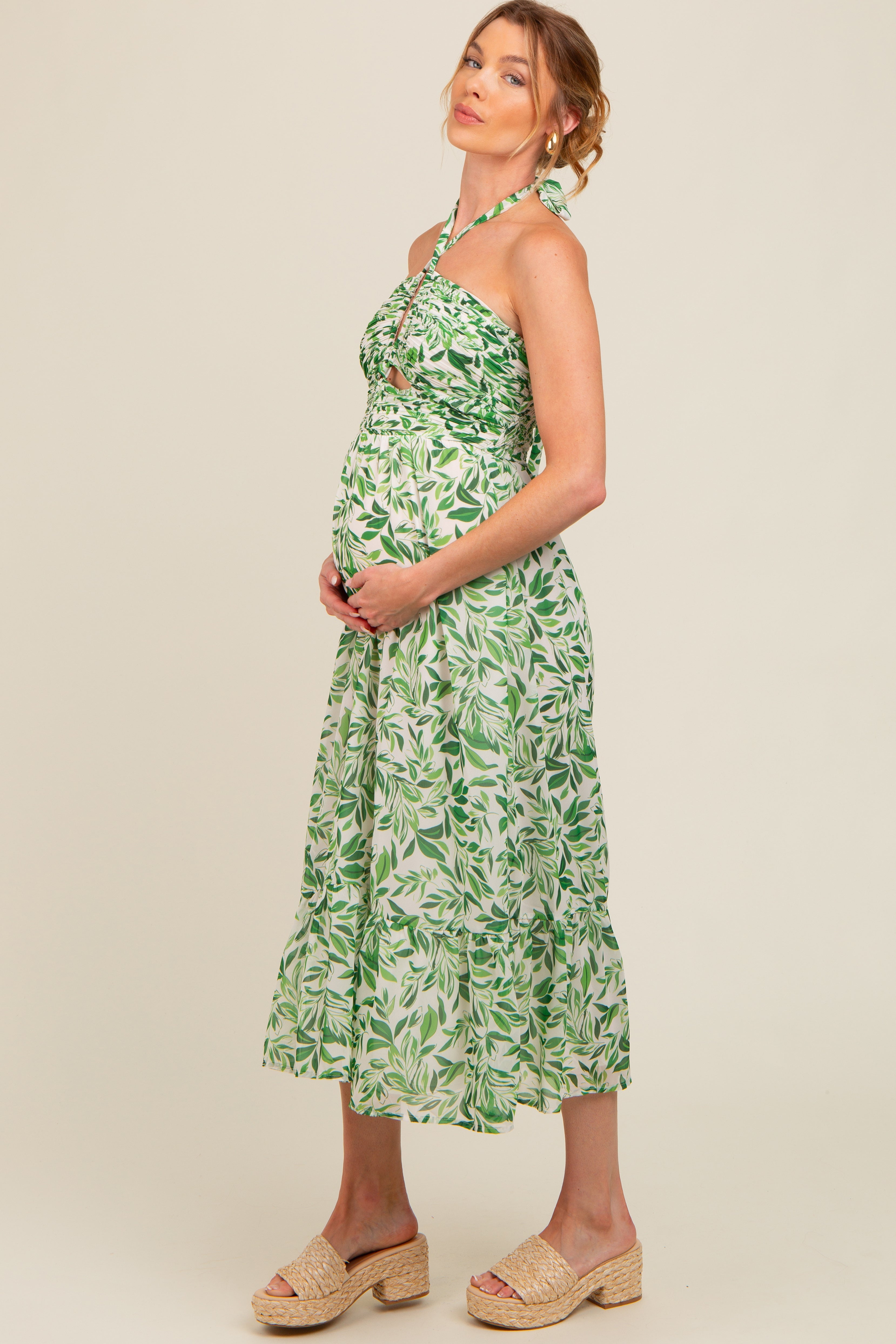 Umstands-Midikleid mit Blattprint, Neckholder und Schlüsselloch-Detail in Grün