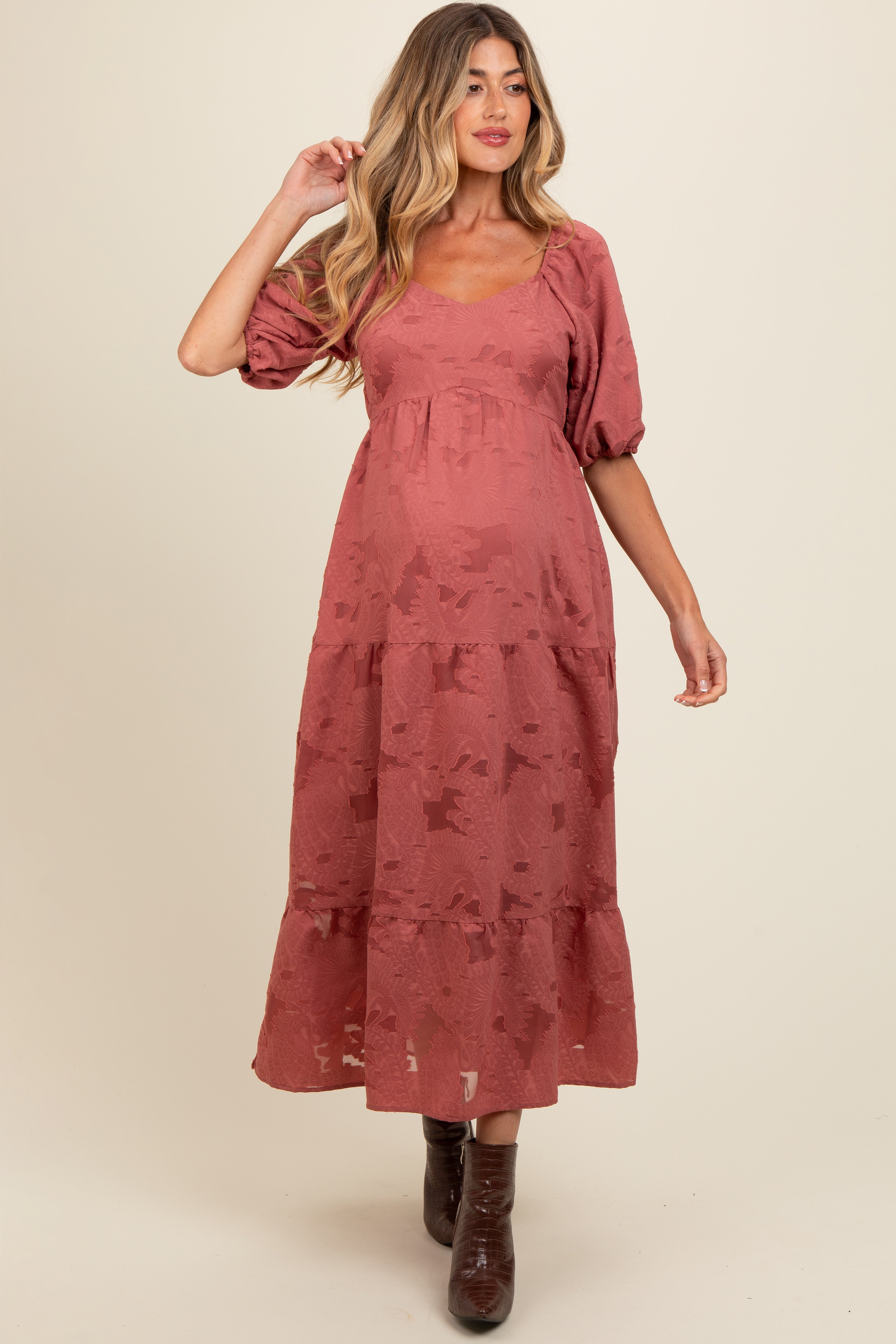 Florales Umstands-Midikleid mit Textur und Stufenrock