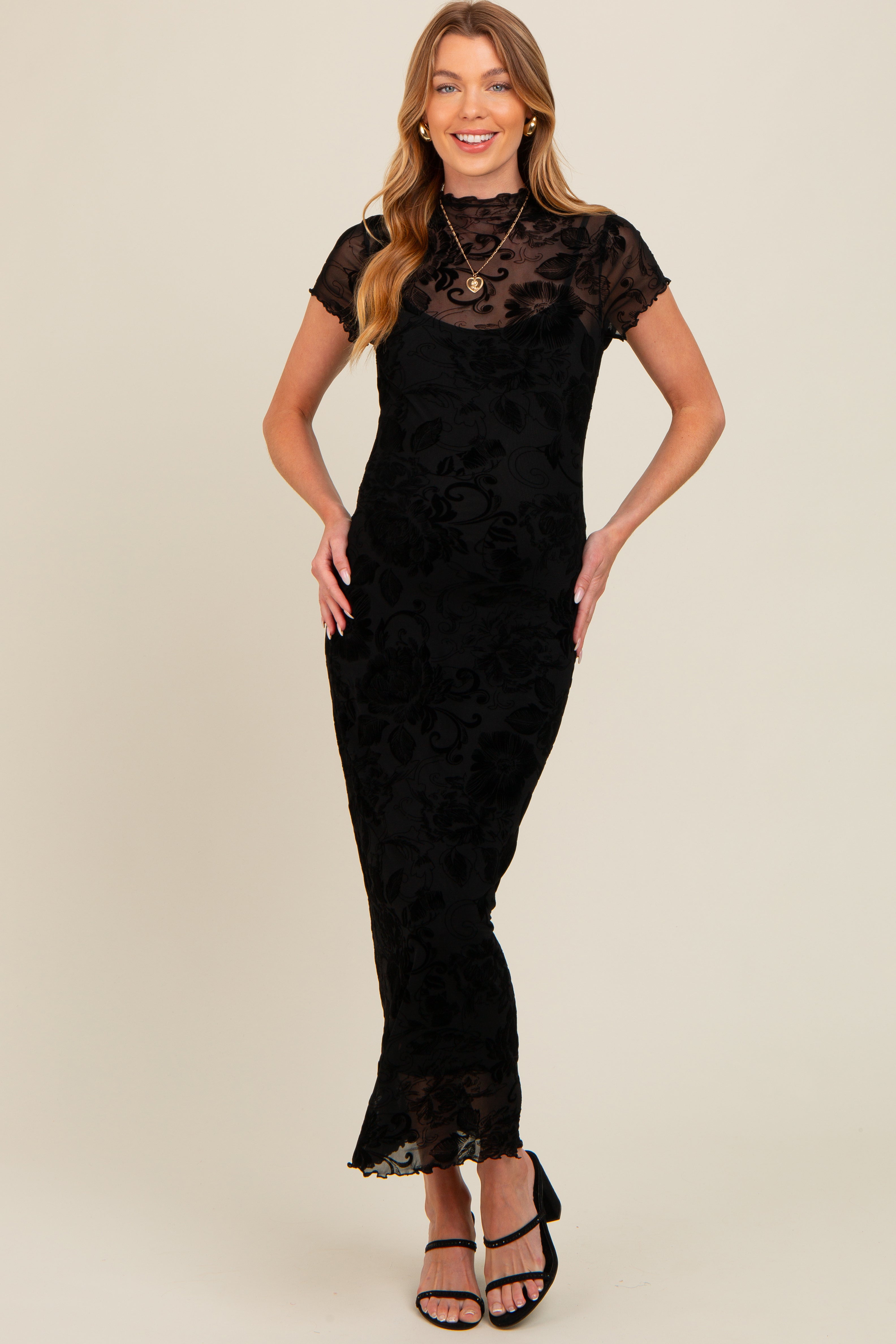 Florales figurbetontes Umstands-Maxikleid mit Mesh-Überwurf in Schwarz