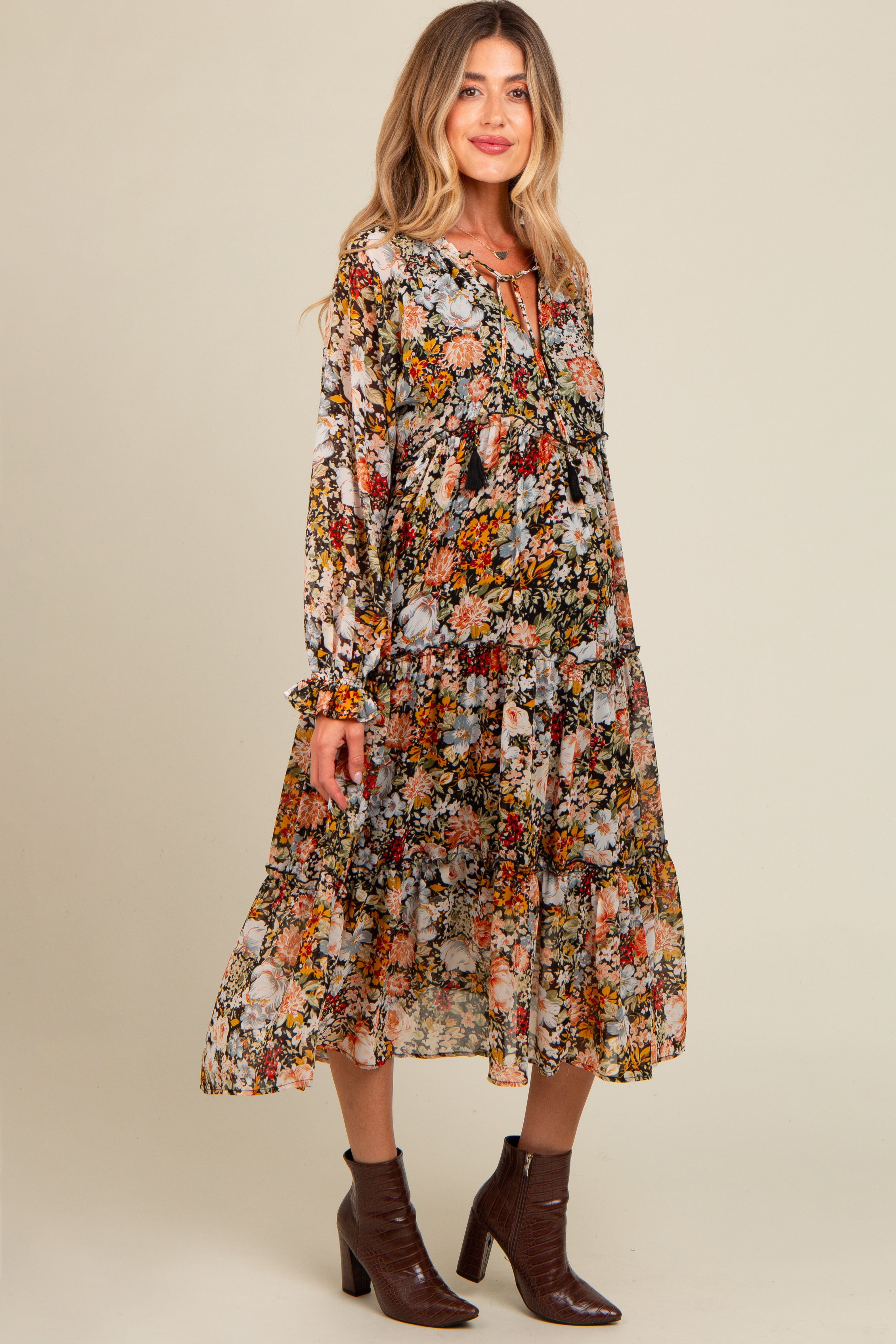 Florales Umstands-Midikleid aus Chiffon mit Quastenband
