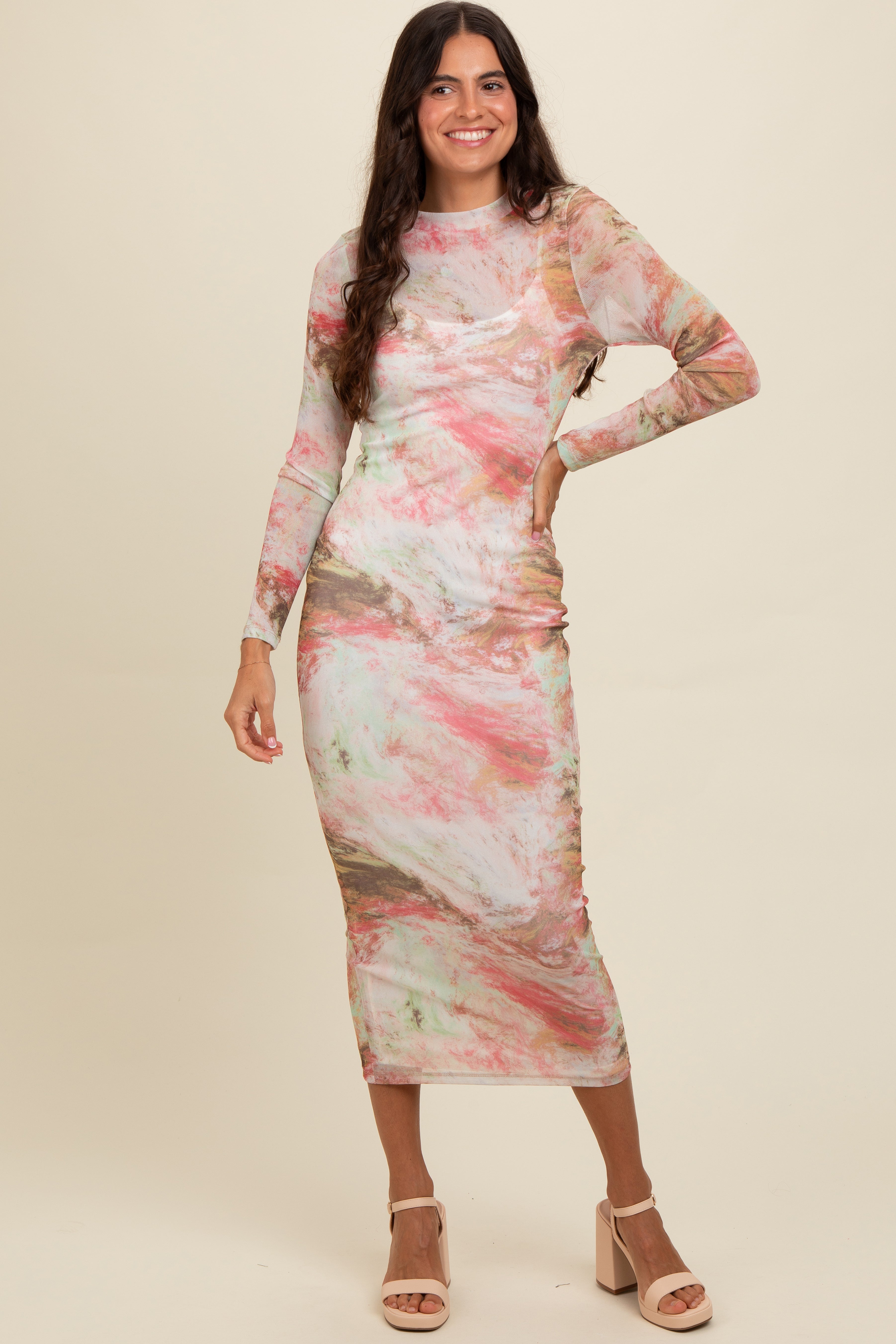 Umstands-Maxikleid mit abstraktem Print und Mesh-Overlay