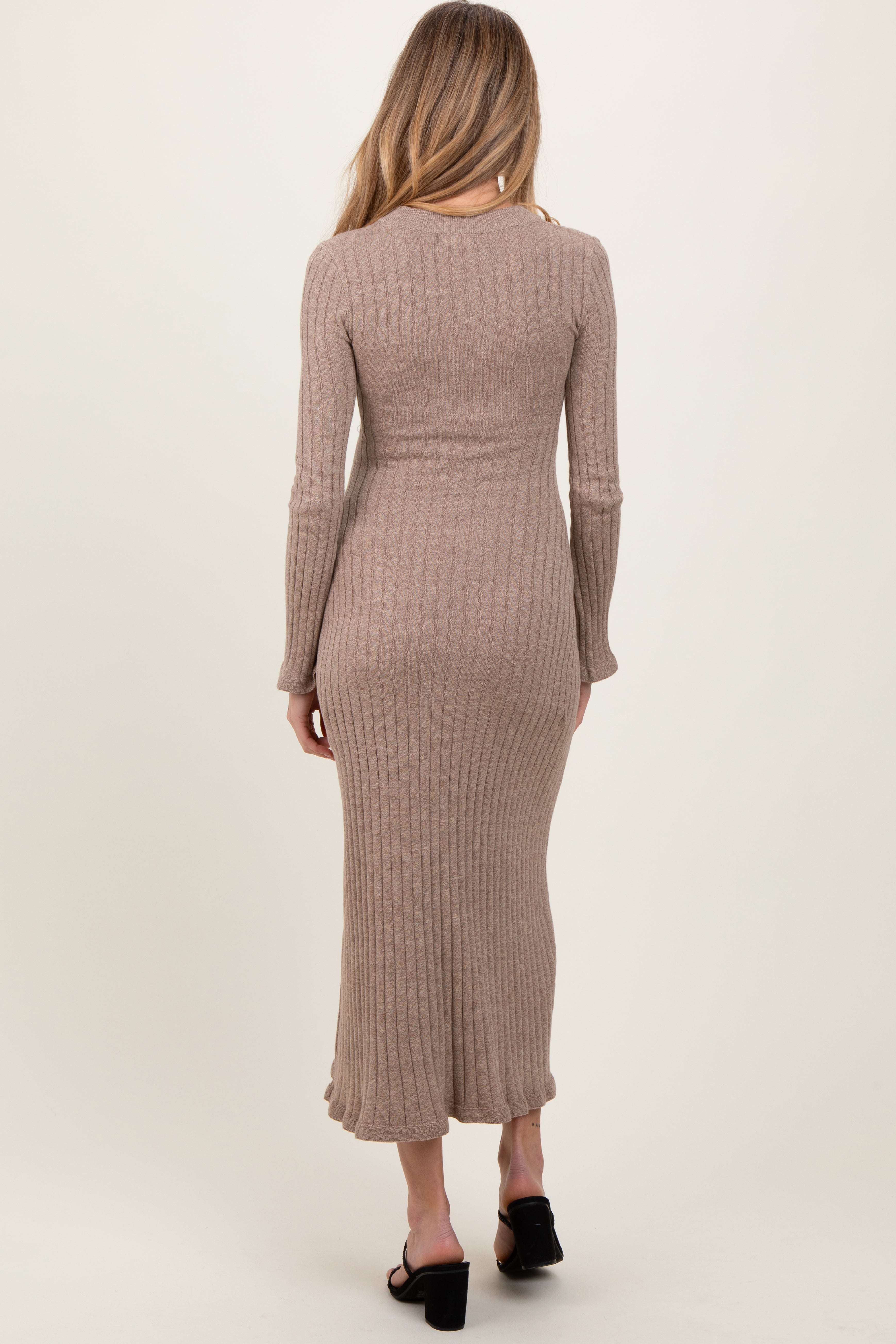 Umstands-Midi-Pulloverkleid aus geripptem Strick in hellem Mokka