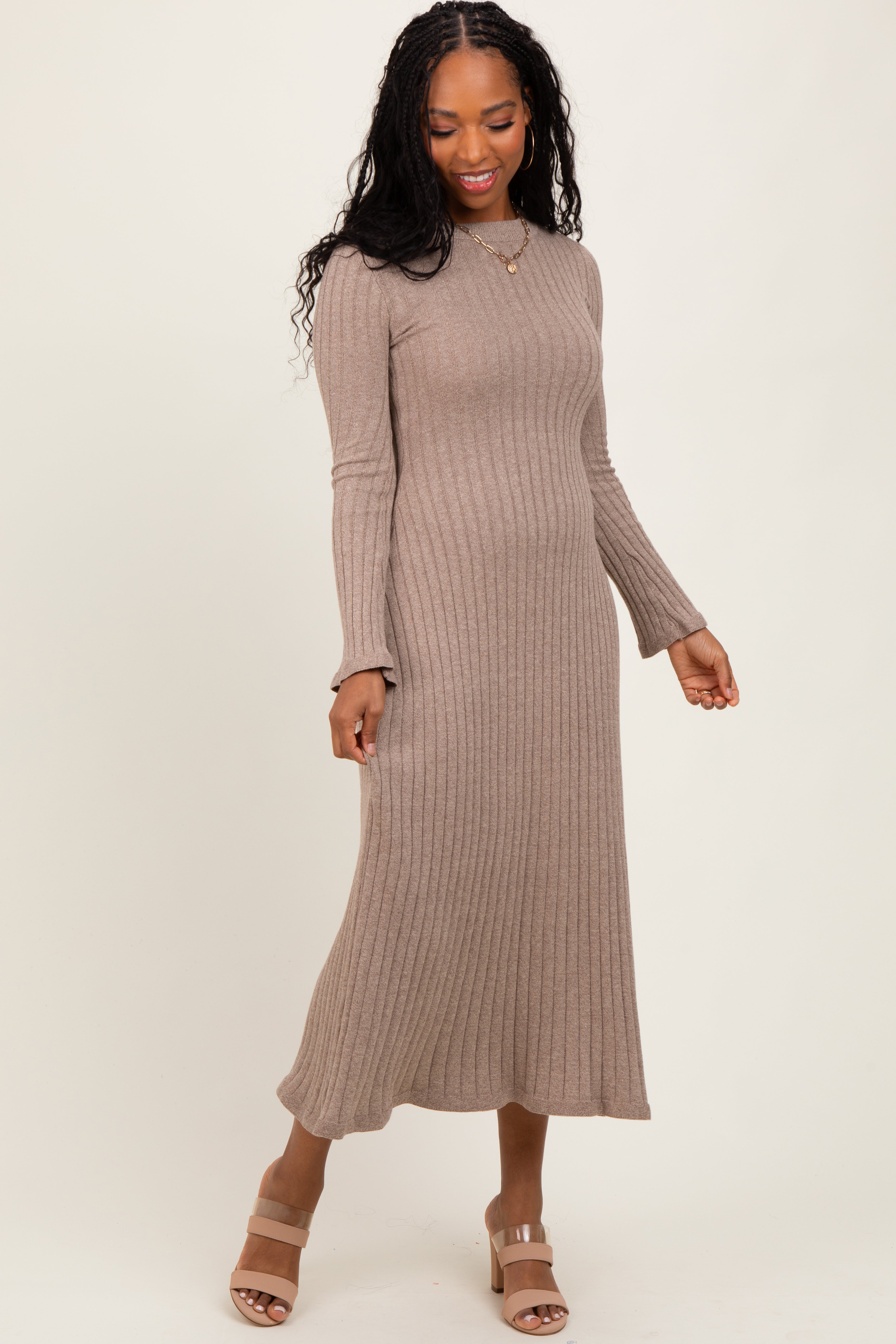 Umstands-Midi-Pulloverkleid aus geripptem Strick in hellem Mokka