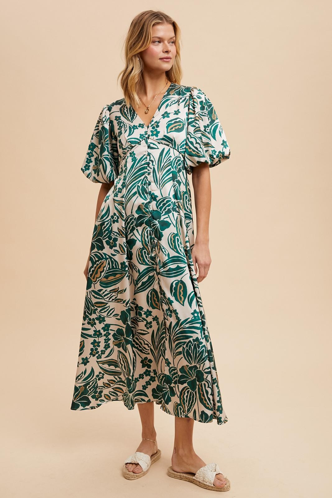 Umstands-Maxikleid aus Satin mit floralem Resort-Print und Knopfleiste