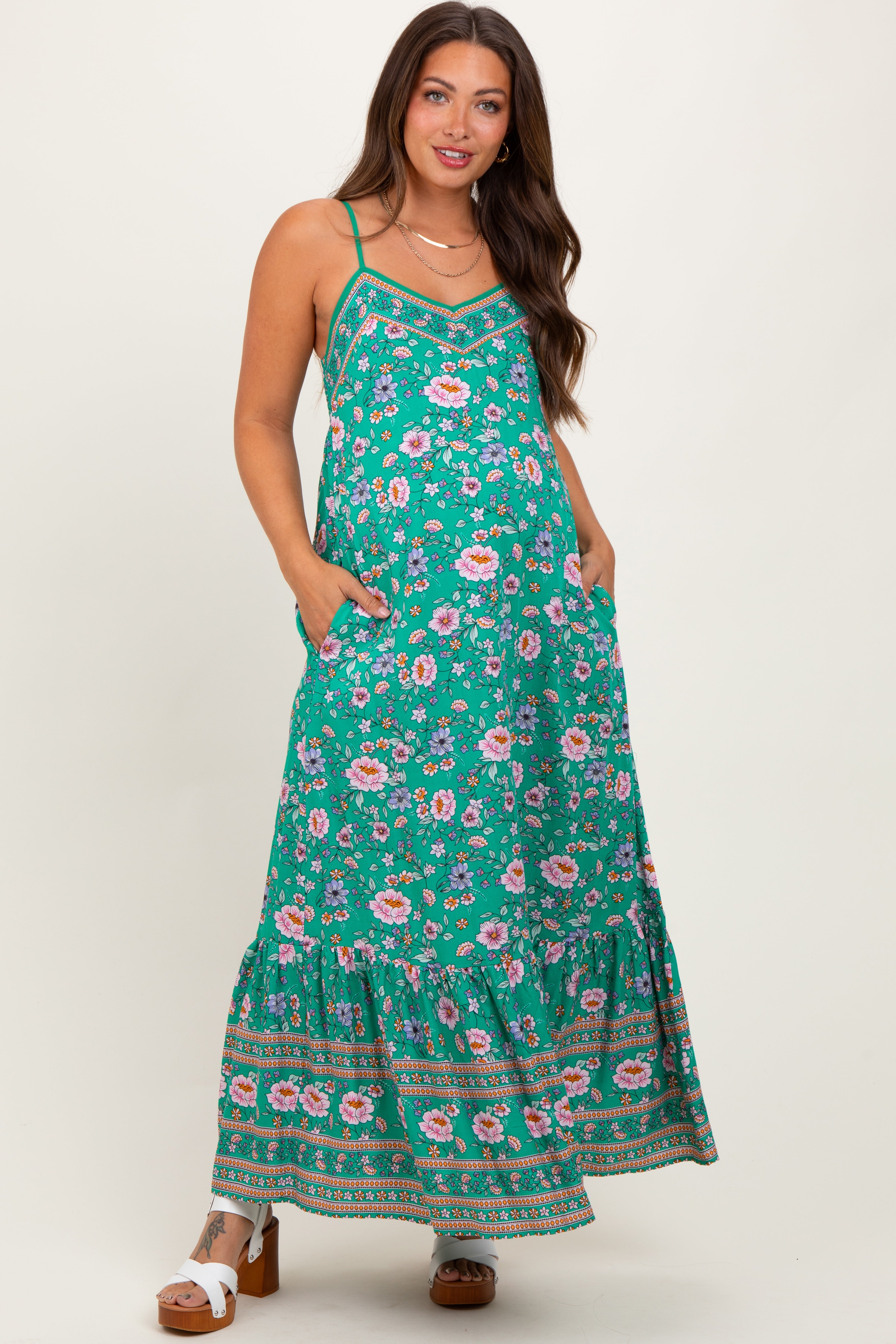 Grünes Umstands-Maxikleid mit Blütenmuster und Rückenschnürung