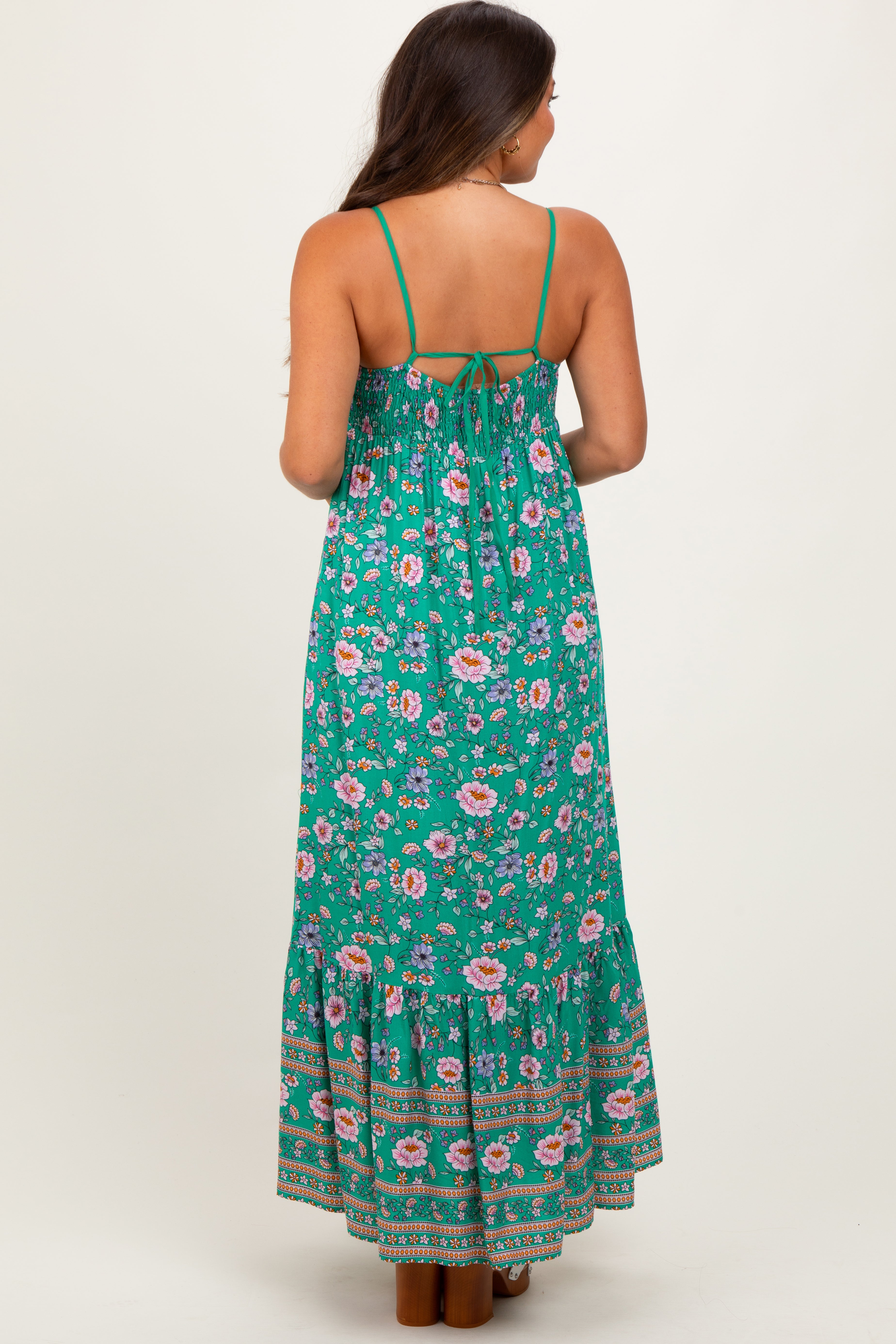 Grünes Umstands-Maxikleid mit Blütenmuster und Rückenschnürung