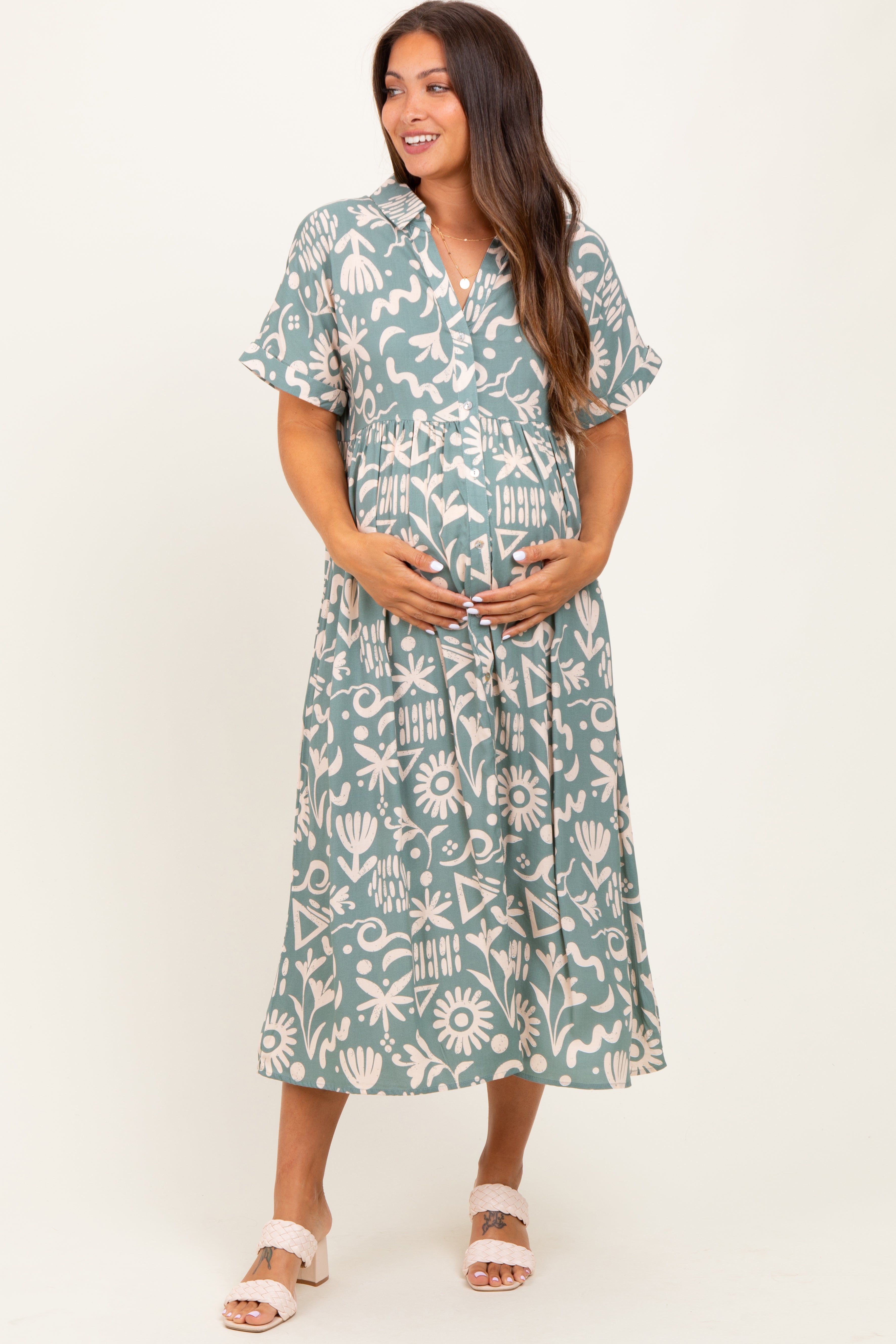 Mintgrünes Umstands-Midikleid im Hemdblusenstil mit abstraktem Blumenmuster