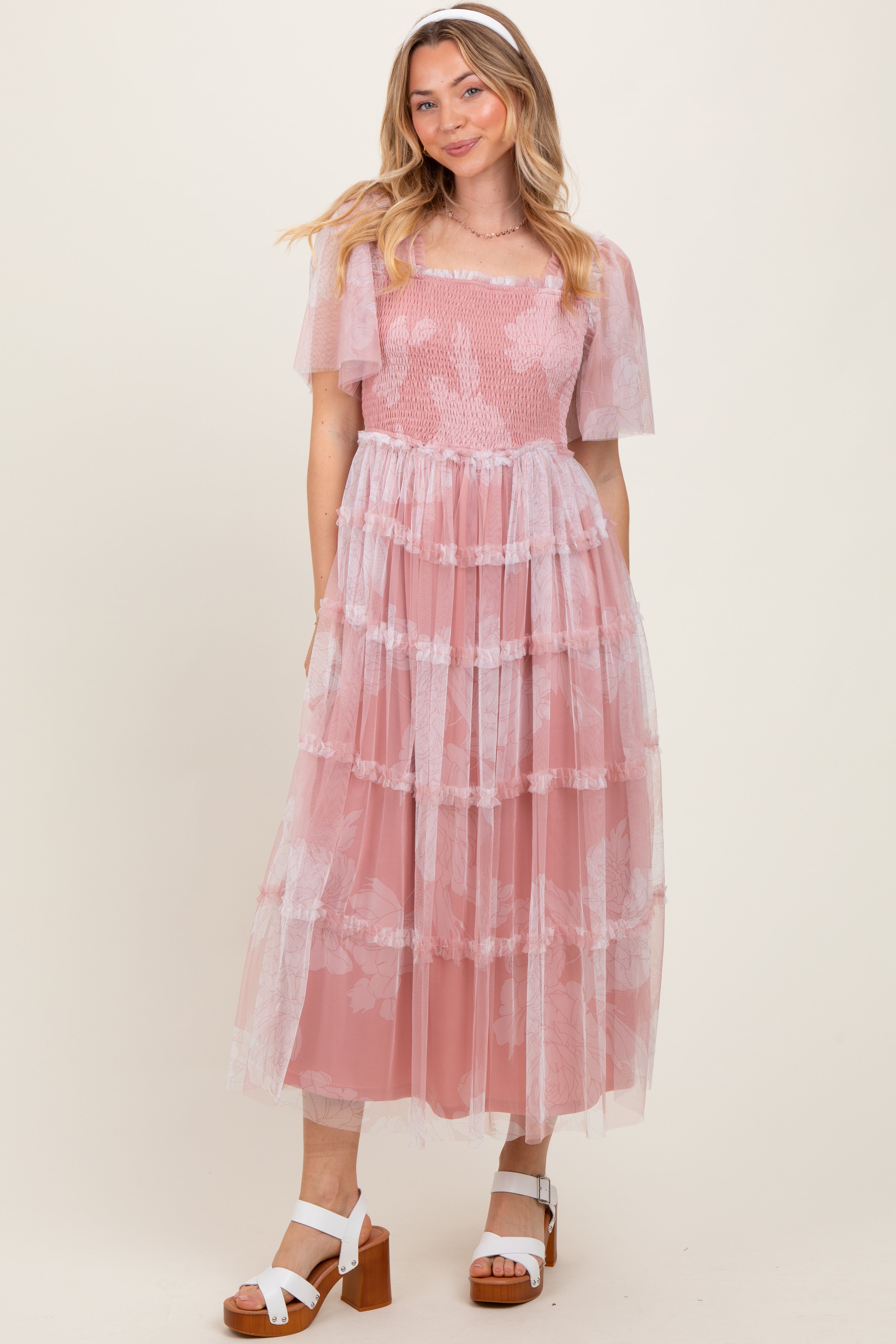 Rosa Umstands-Midikleid mit Smok-Oberteil, Mesh und Rüschen