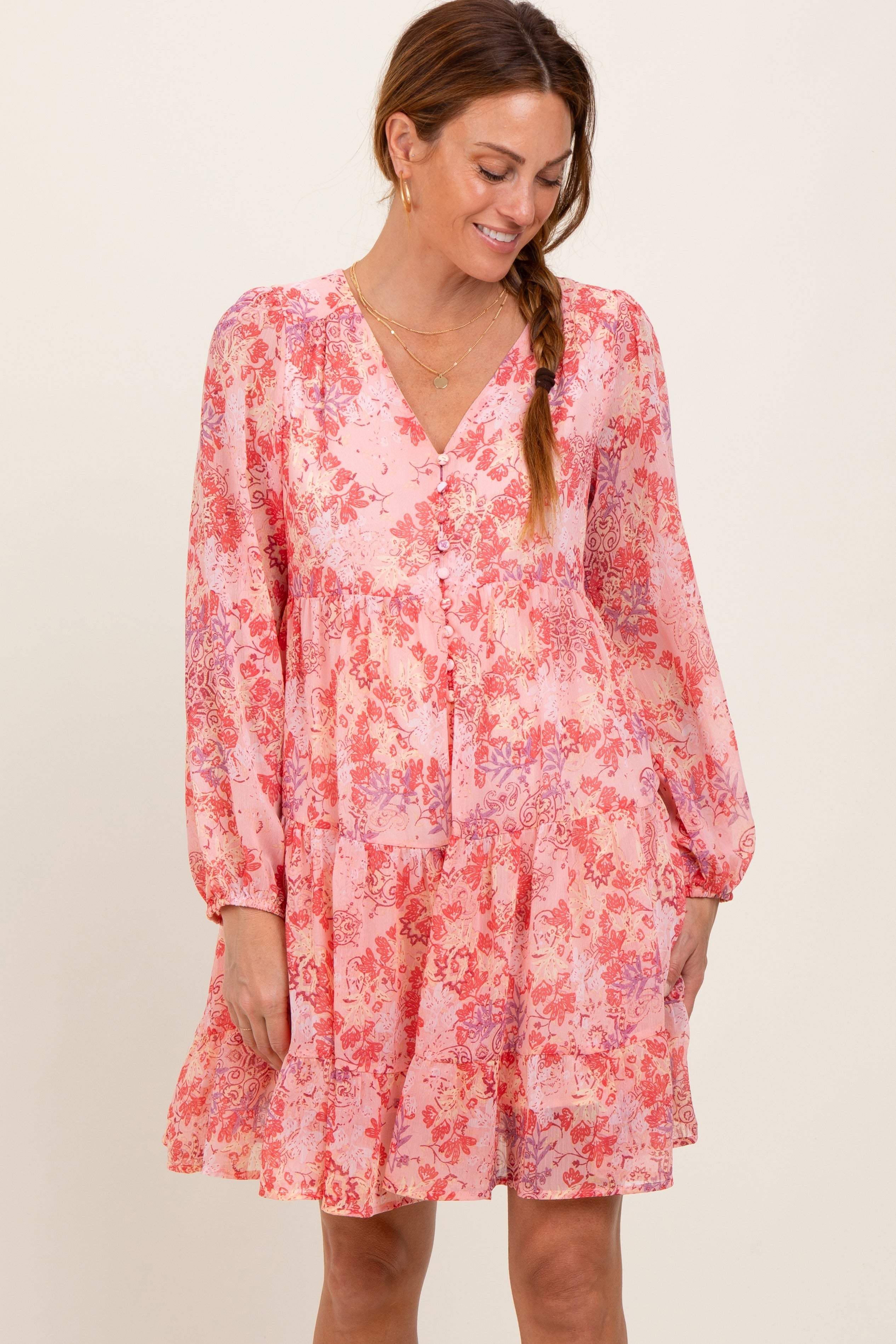 Geblümtes Umstands-Kleid in Rosa aus Chiffon im Babydoll-Stil mit langen Ärmeln