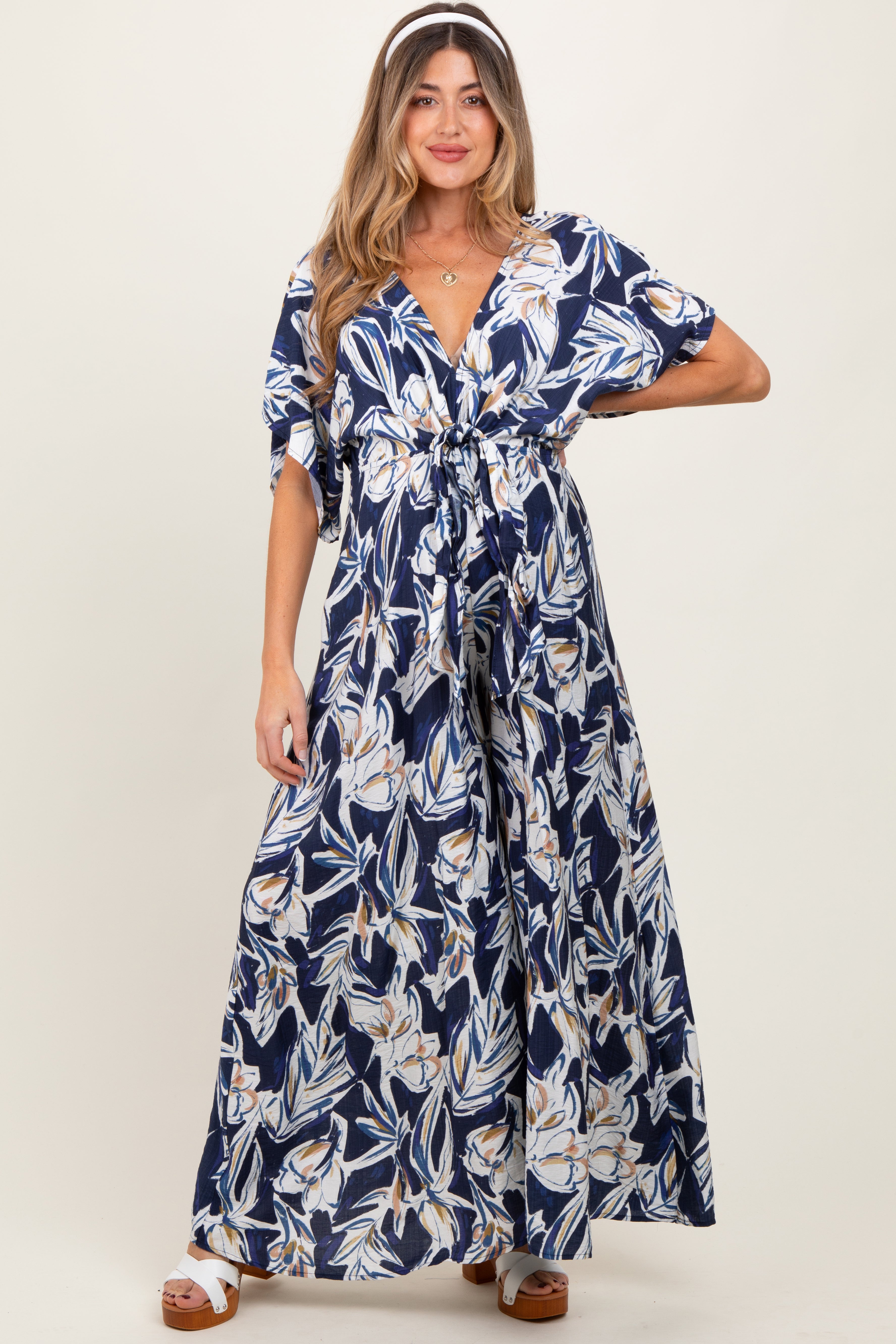Umstandsmaxikleid mit tropischem Blumenmuster