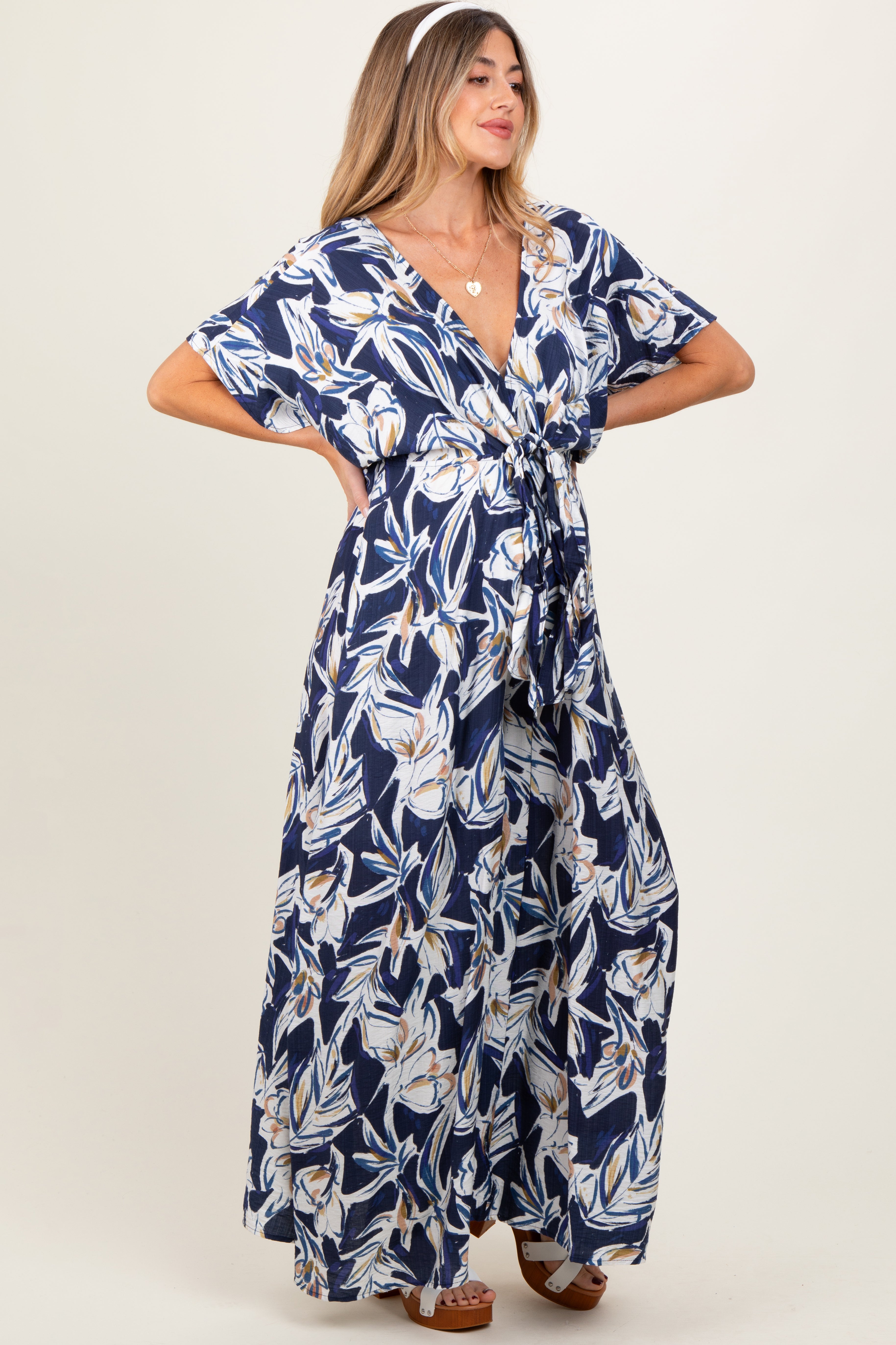 Umstandsmaxikleid mit tropischem Blumenmuster