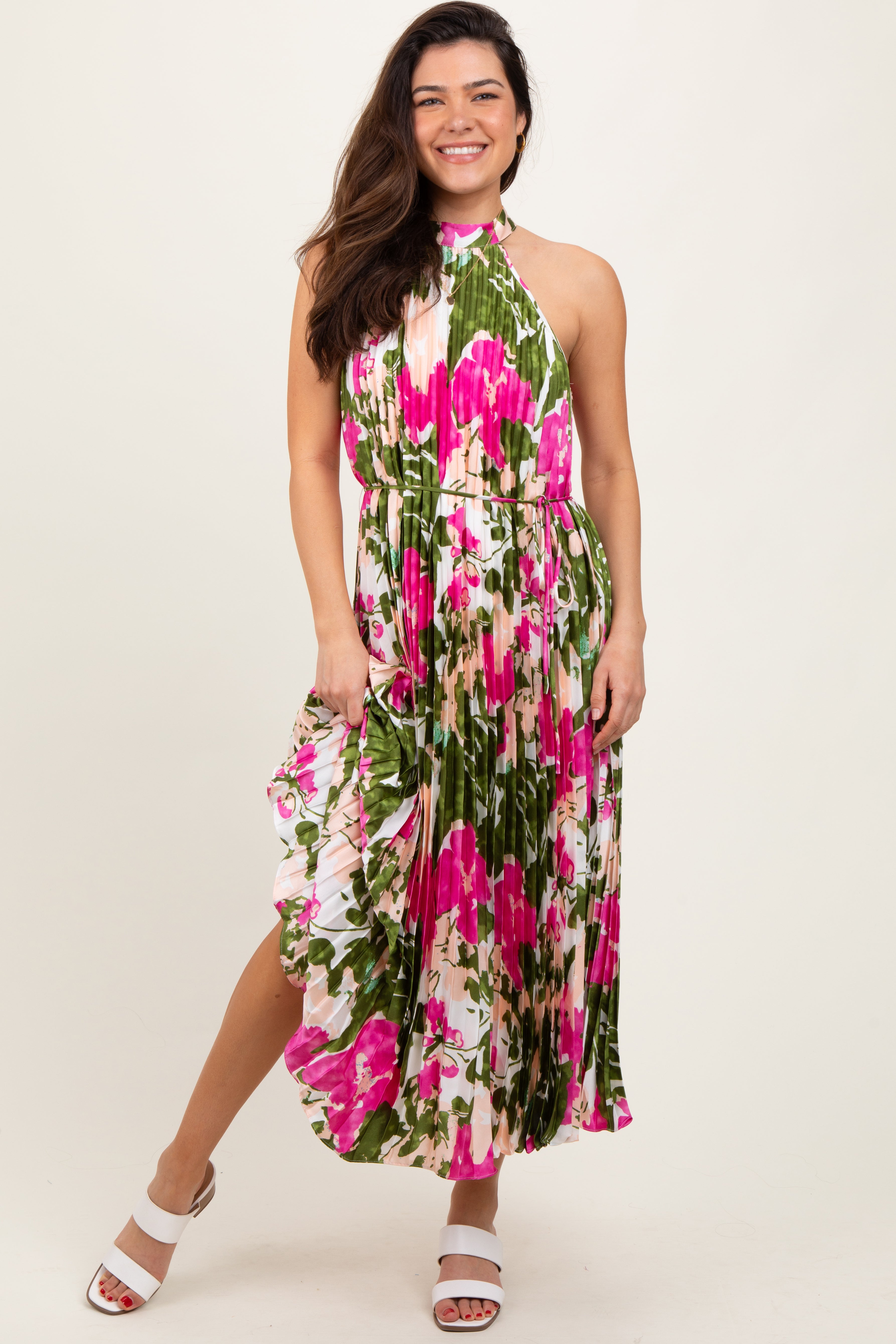 Fuchsiafarbenes geblümtes Umstands-Midikleid aus plissiertem Satin mit Neckholder
