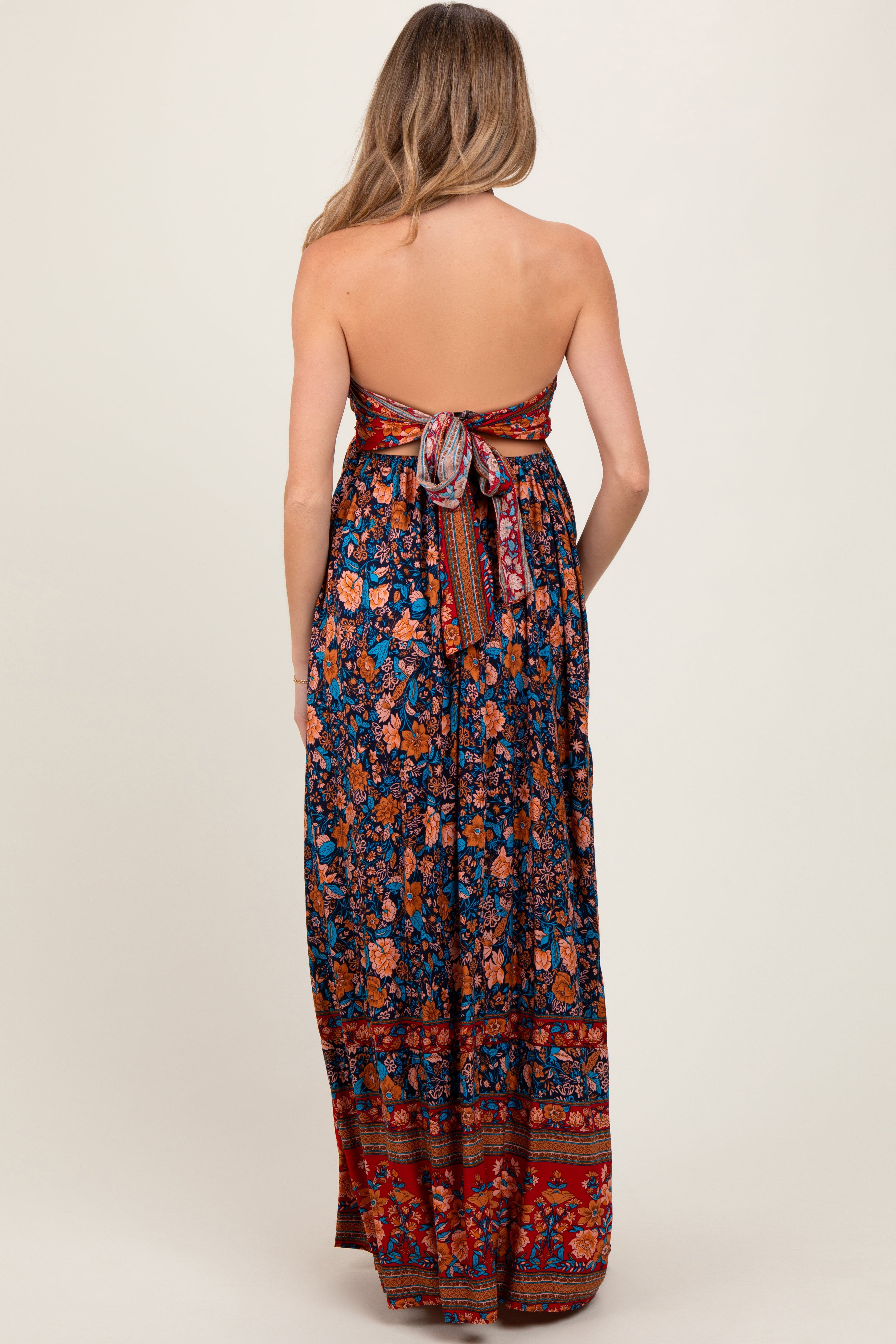 Marineblaues geblümtes Umstands-Maxikleid im Colorblock-Design mit Neckholder und Rückenbindung