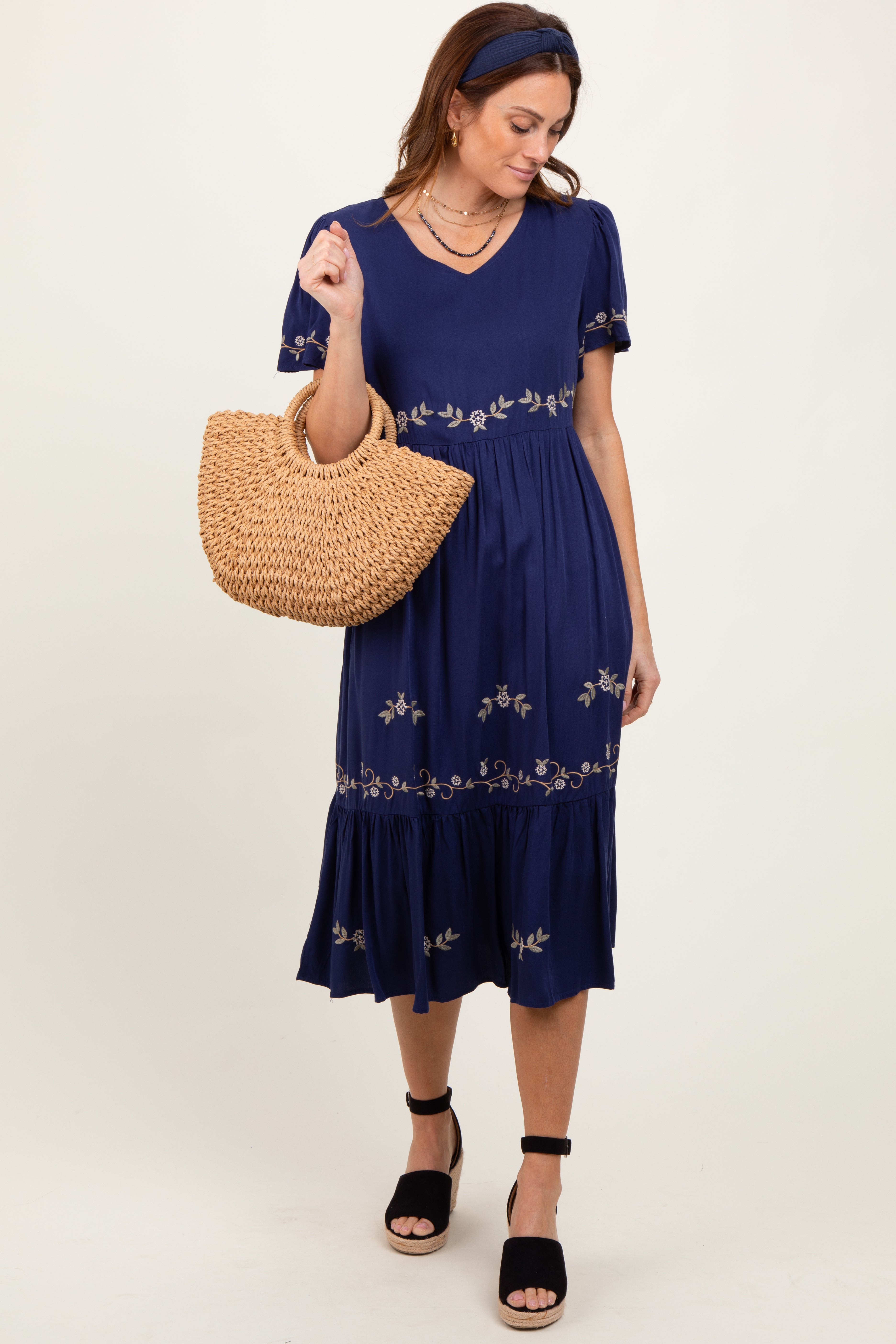 Umstands-Midikleid in Marineblau mit floraler Spitze