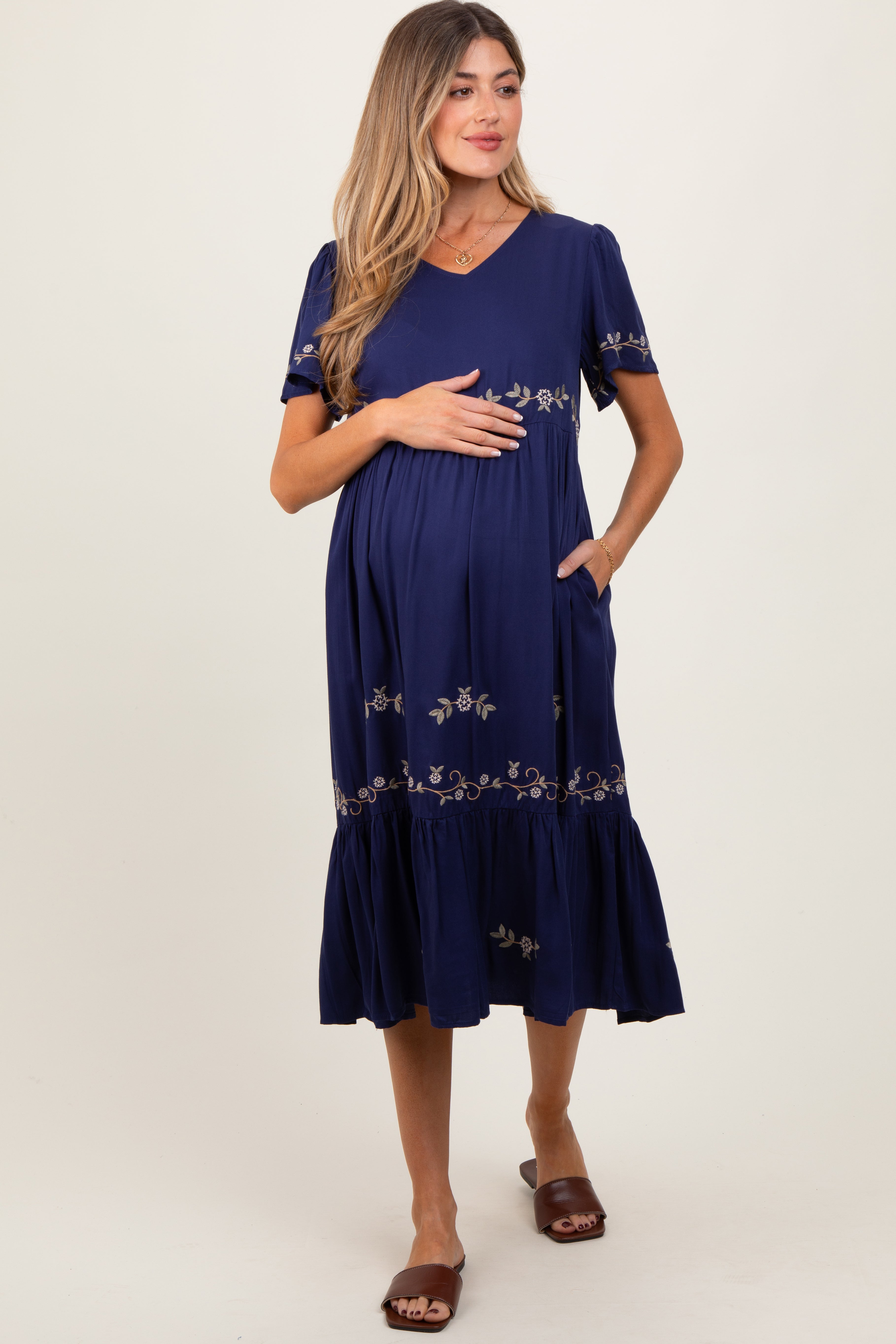 Umstands-Midikleid in Marineblau mit floraler Spitze
