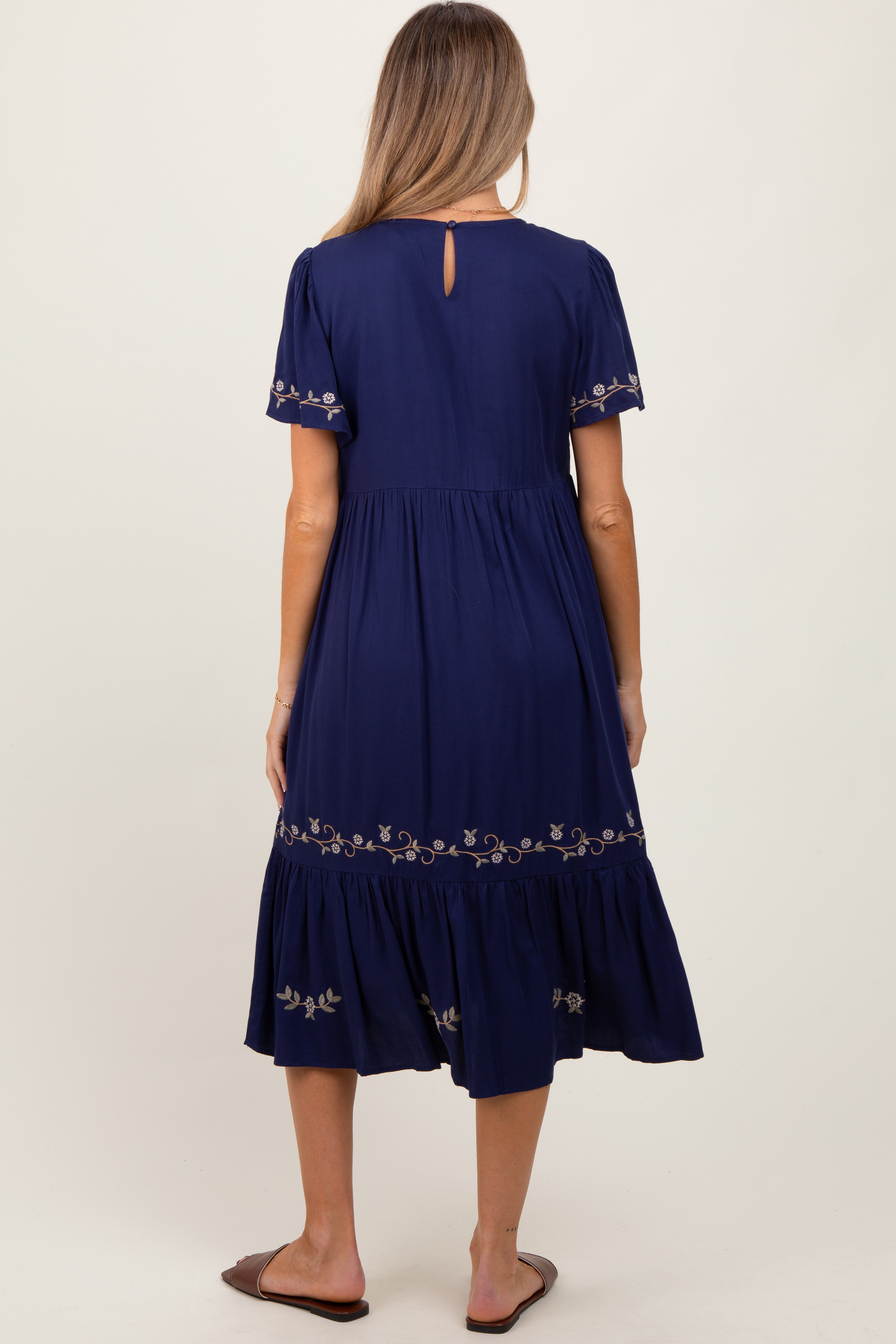 Umstands-Midikleid in Marineblau mit floraler Spitze