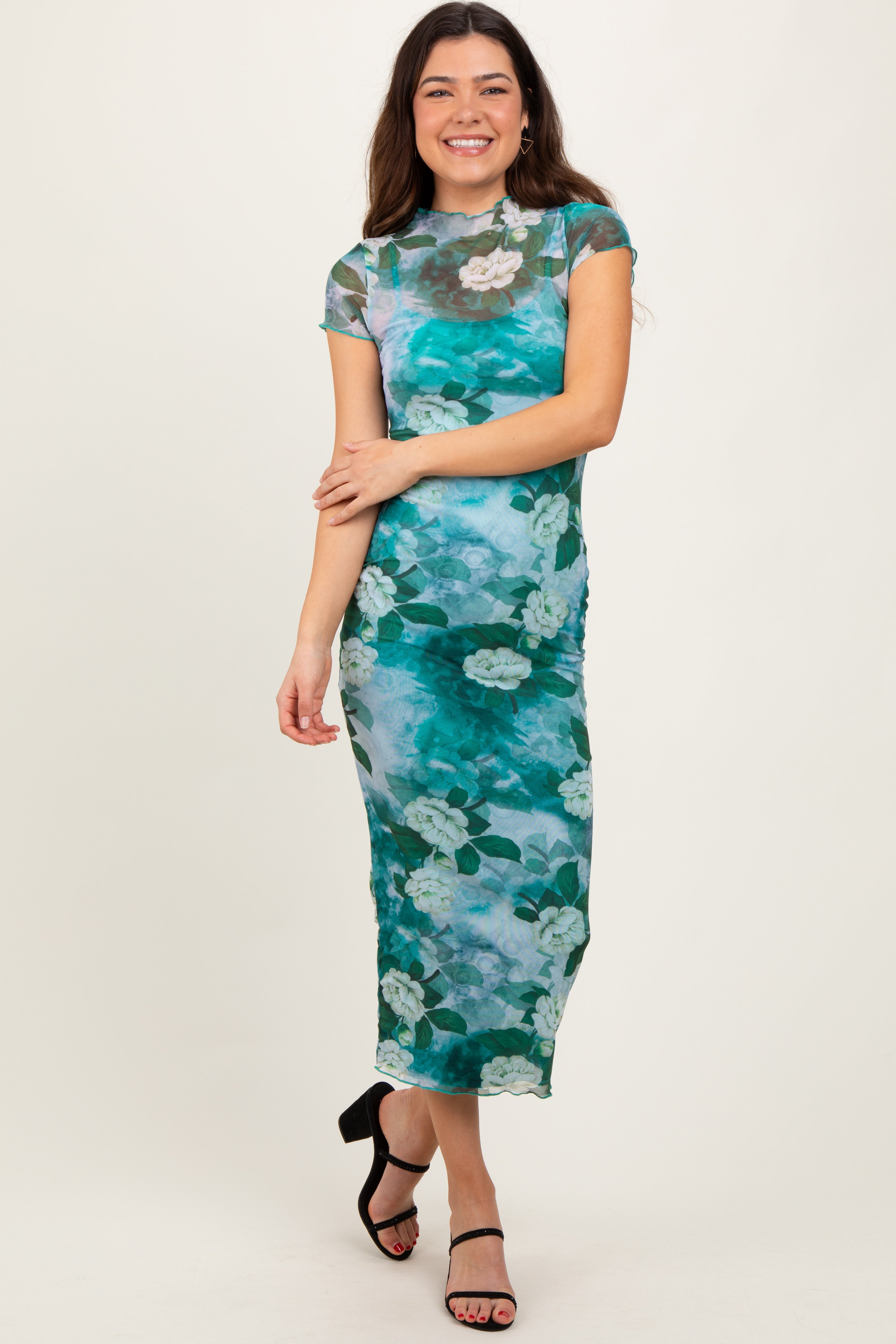 Grünes tailliertes Umstands-Maxikleid mit geblümtem Mesh-Überwurf