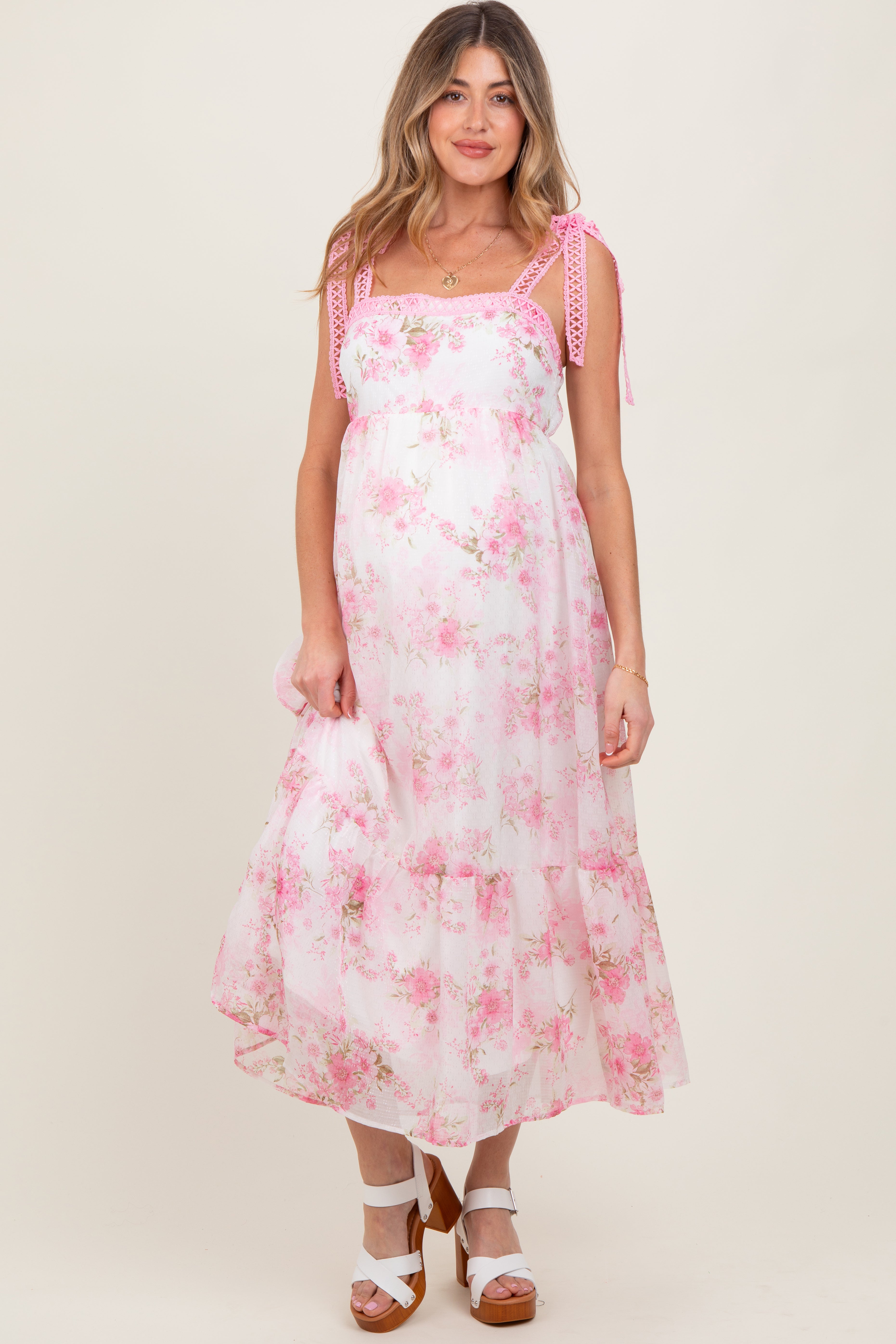Umstands-Midikleid aus Chiffon mit Blumenmuster, Spitzendetail und Schulterbindung in Rosa