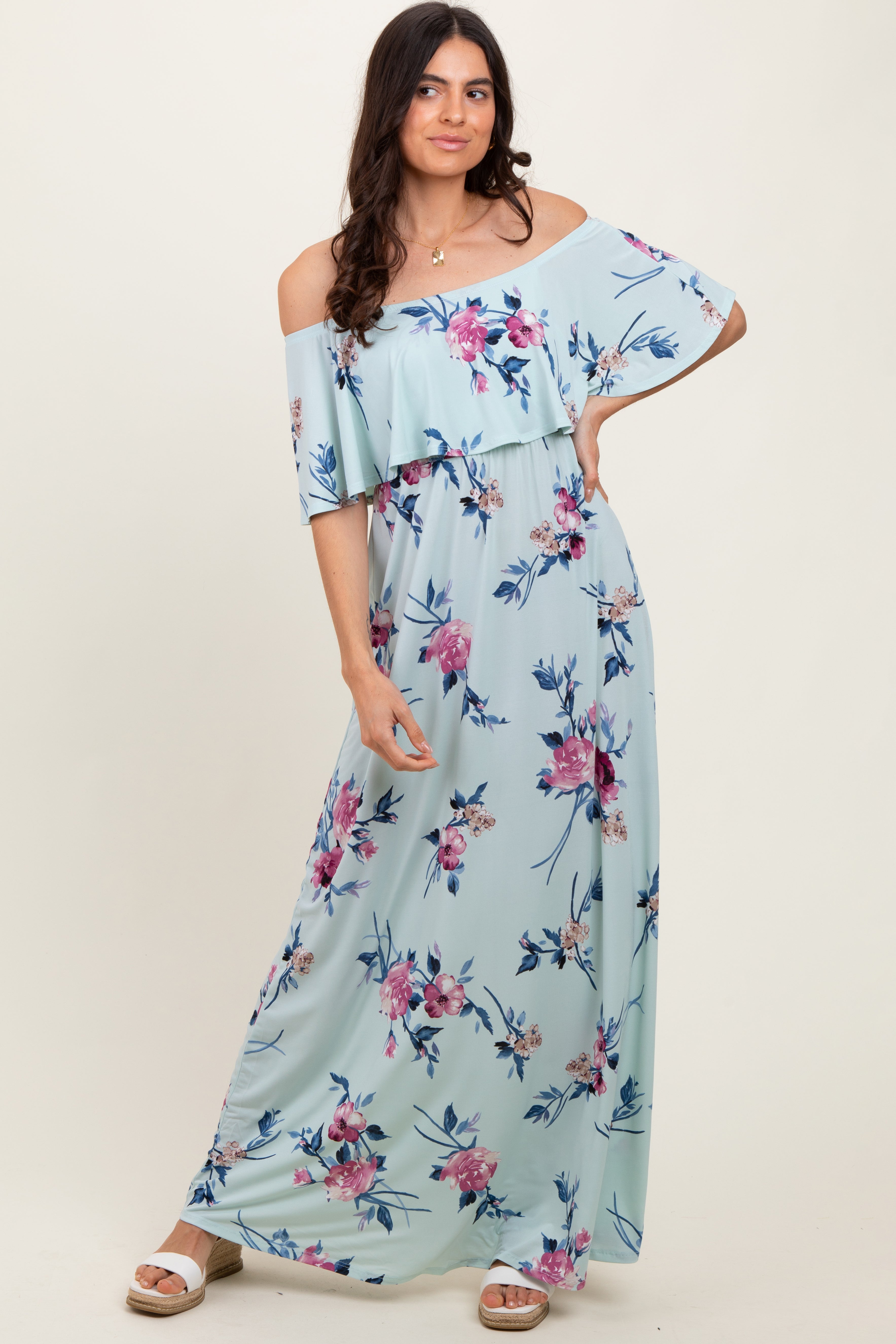 Schulterfreies Umstands-Maxikleid mit Blumenmuster und Rüschen in Mint
