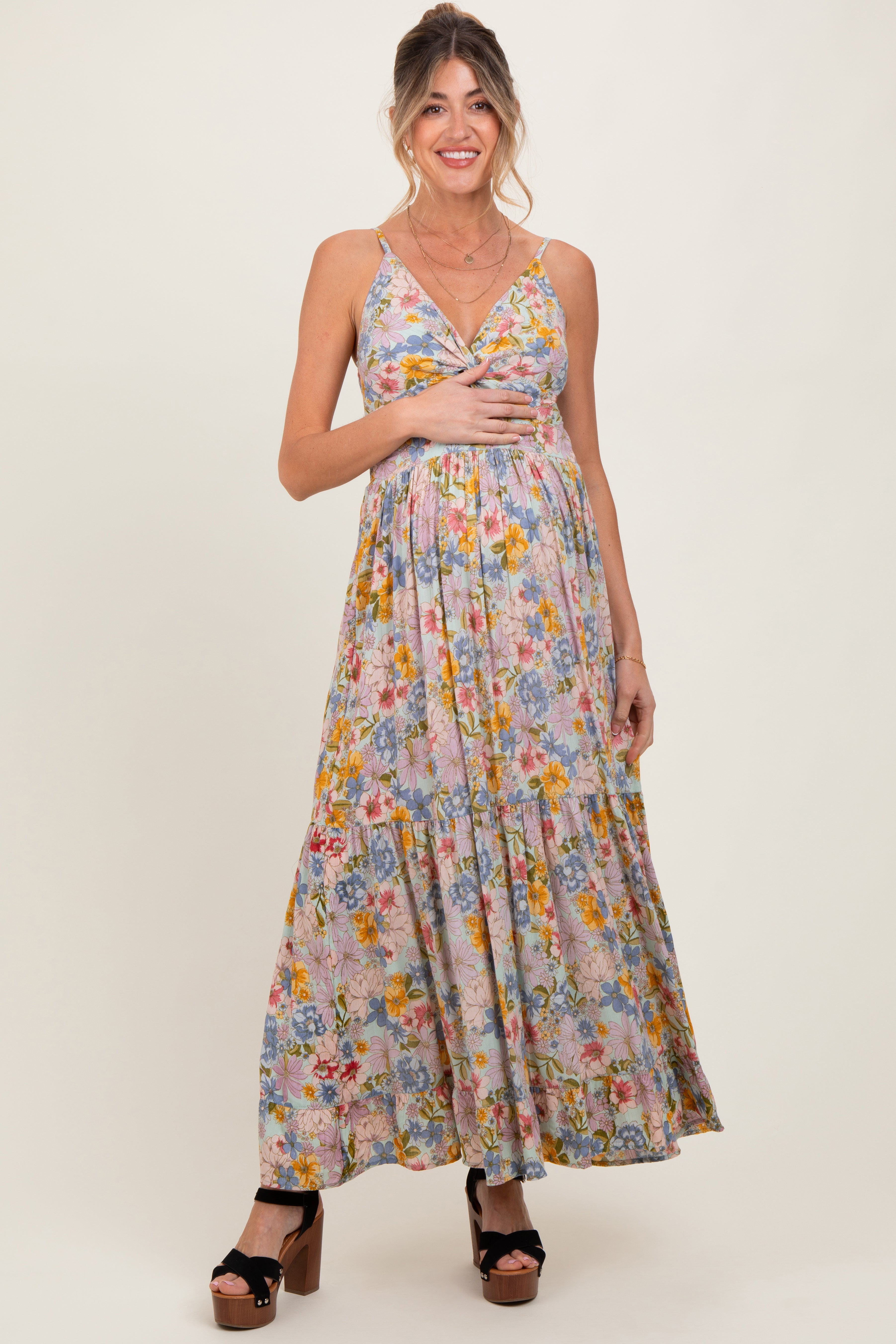 Mintgrünes Umstands-Maxikleid mit Blumenmuster, Twist-Detail und Cut-out