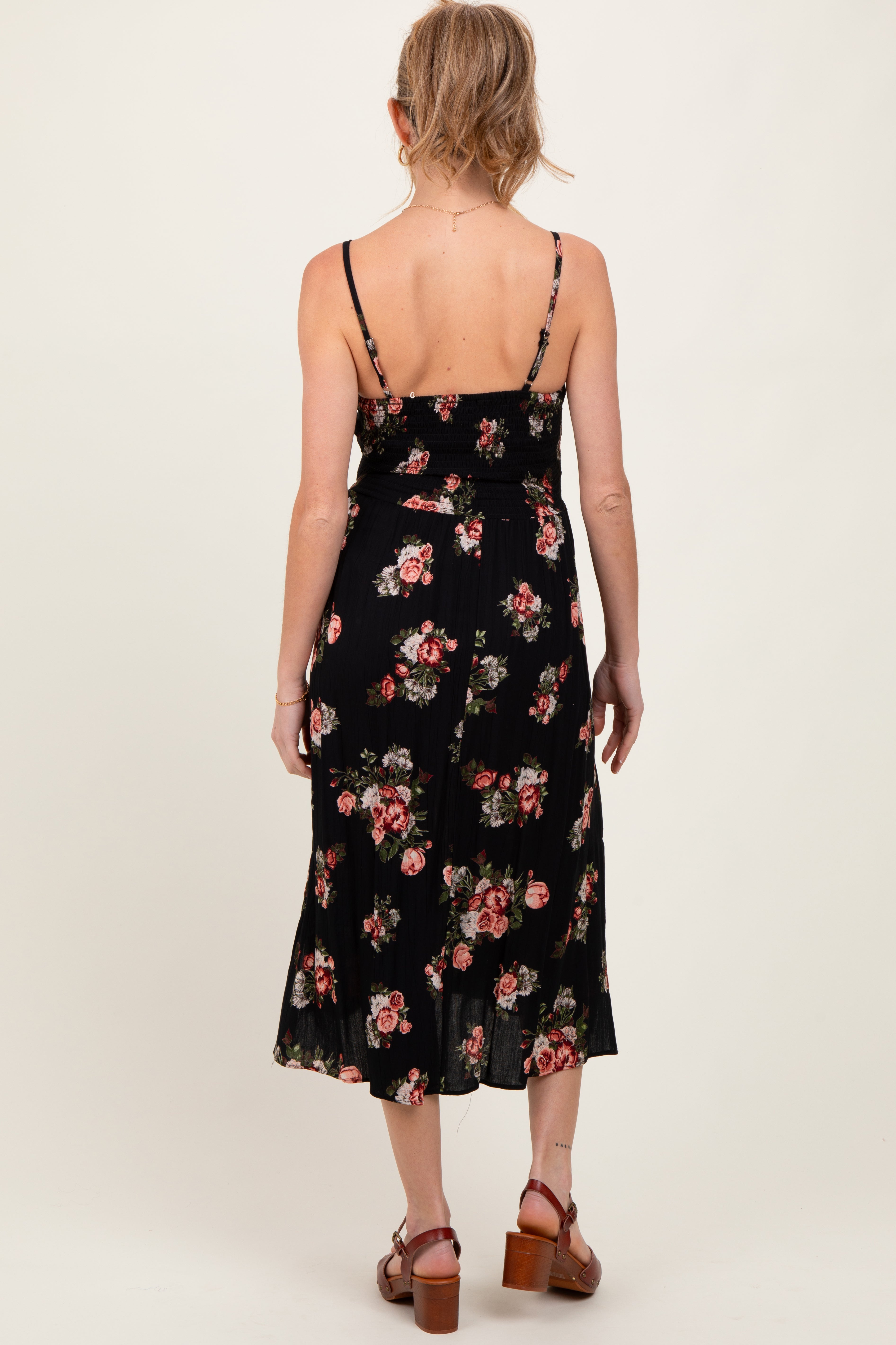 Umstands-Midikleid mit Rosendruck, Twist-Front und Cut-out