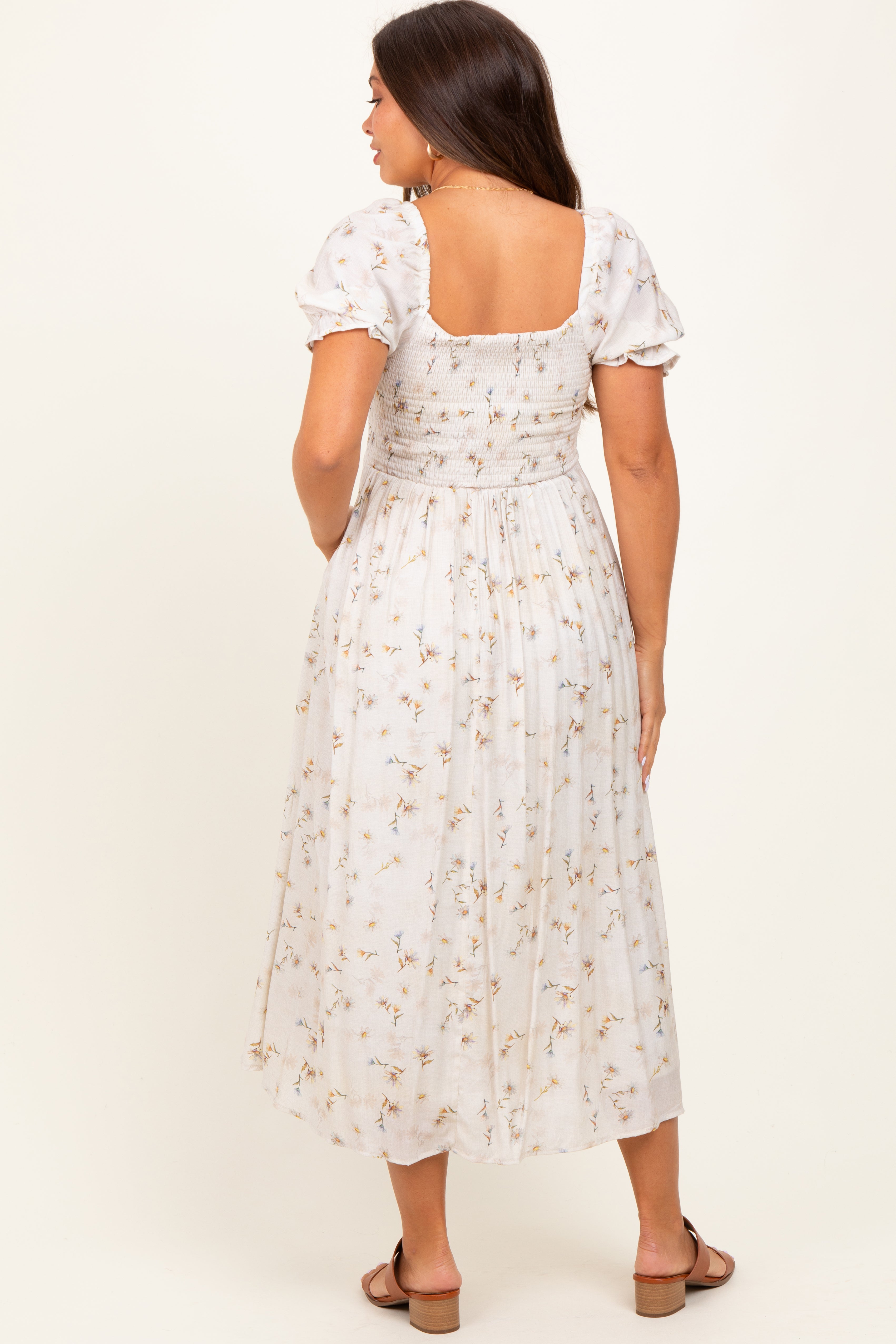 Gelbes geblümtes Umstands-Midikleid mit Puffärmeln