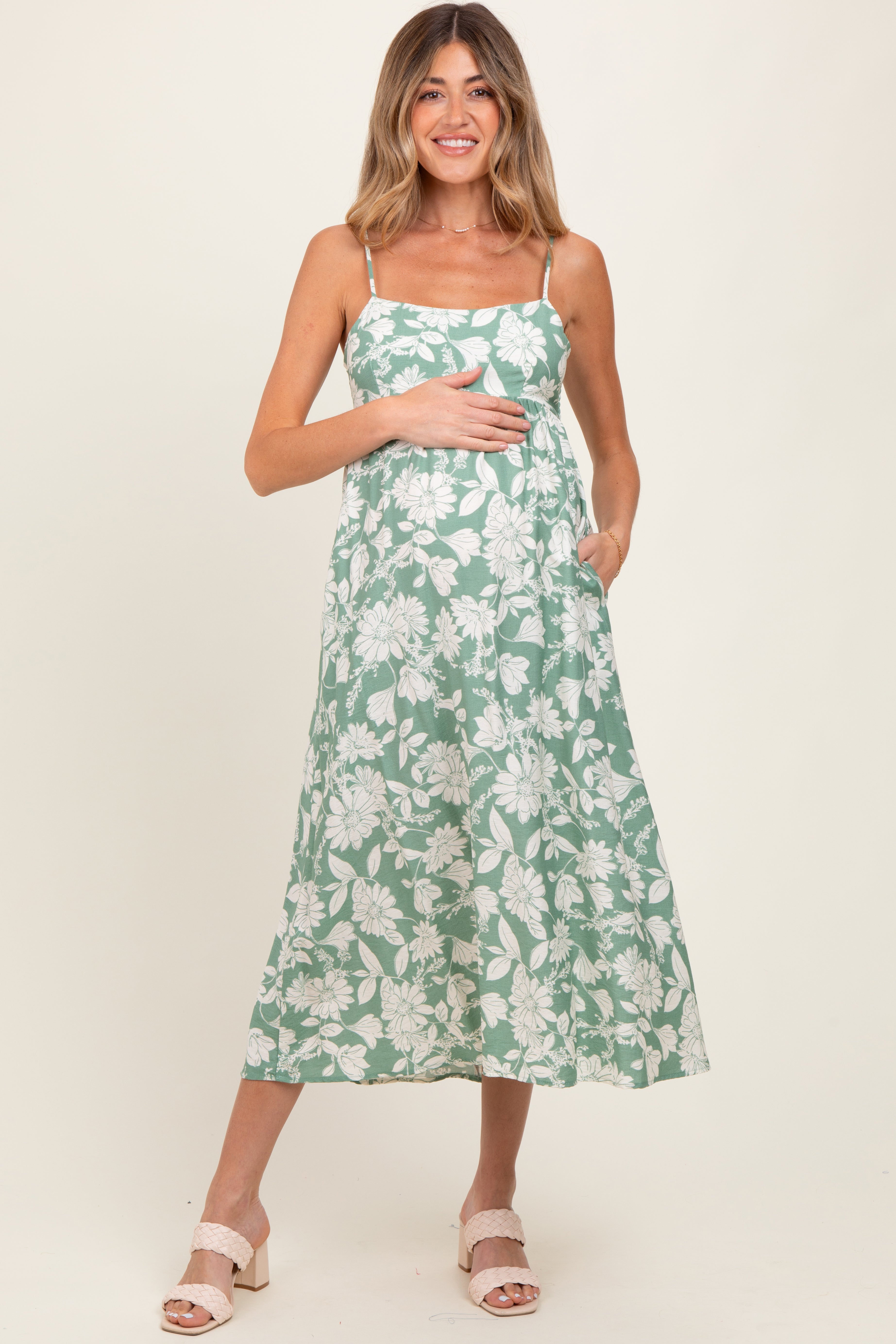 Hellolivfarbenes ärmelloses Umstands-Midikleid mit Blumenmuster