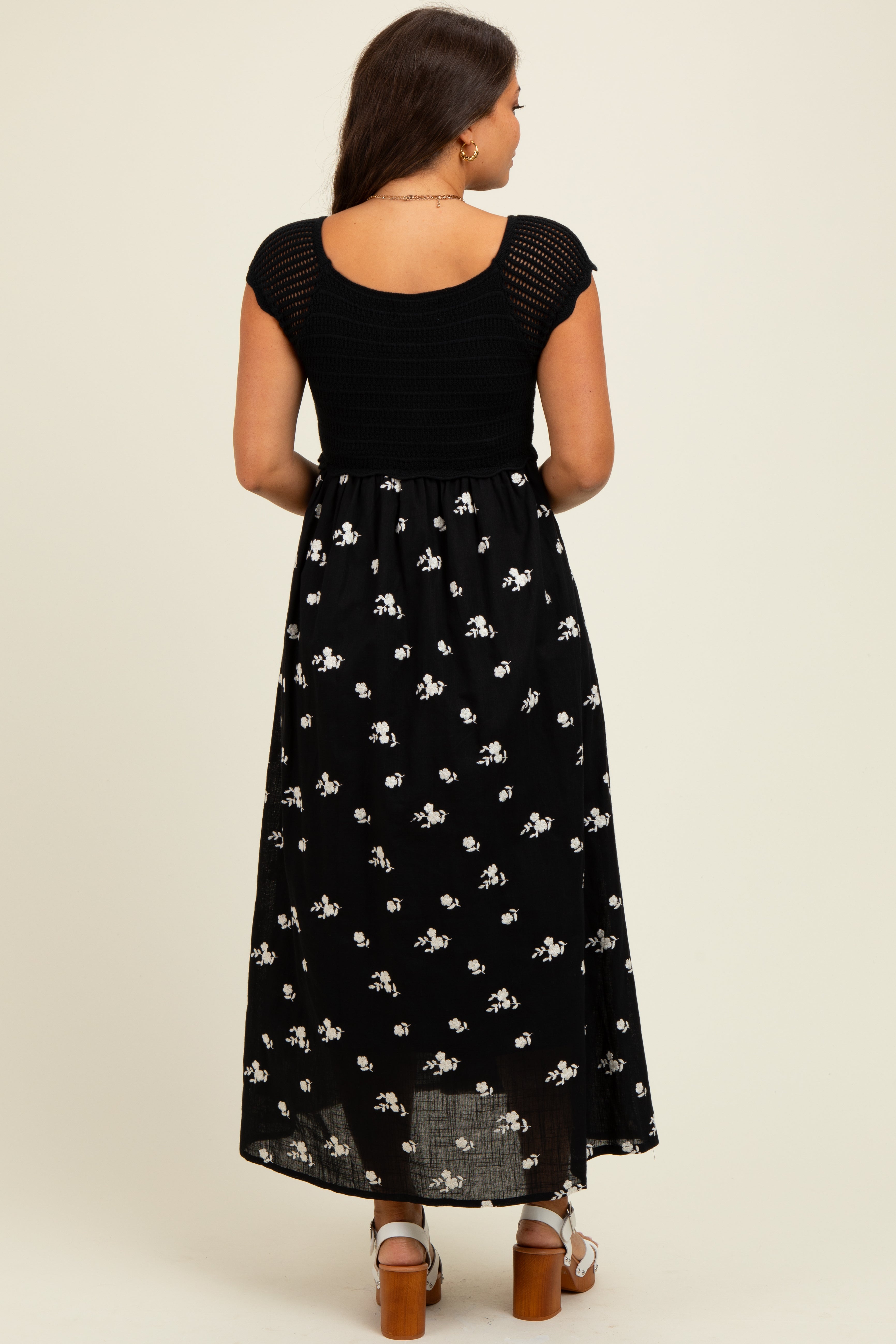 Umstands-Midikleid mit Häkeloberteil und Blumenstickerei