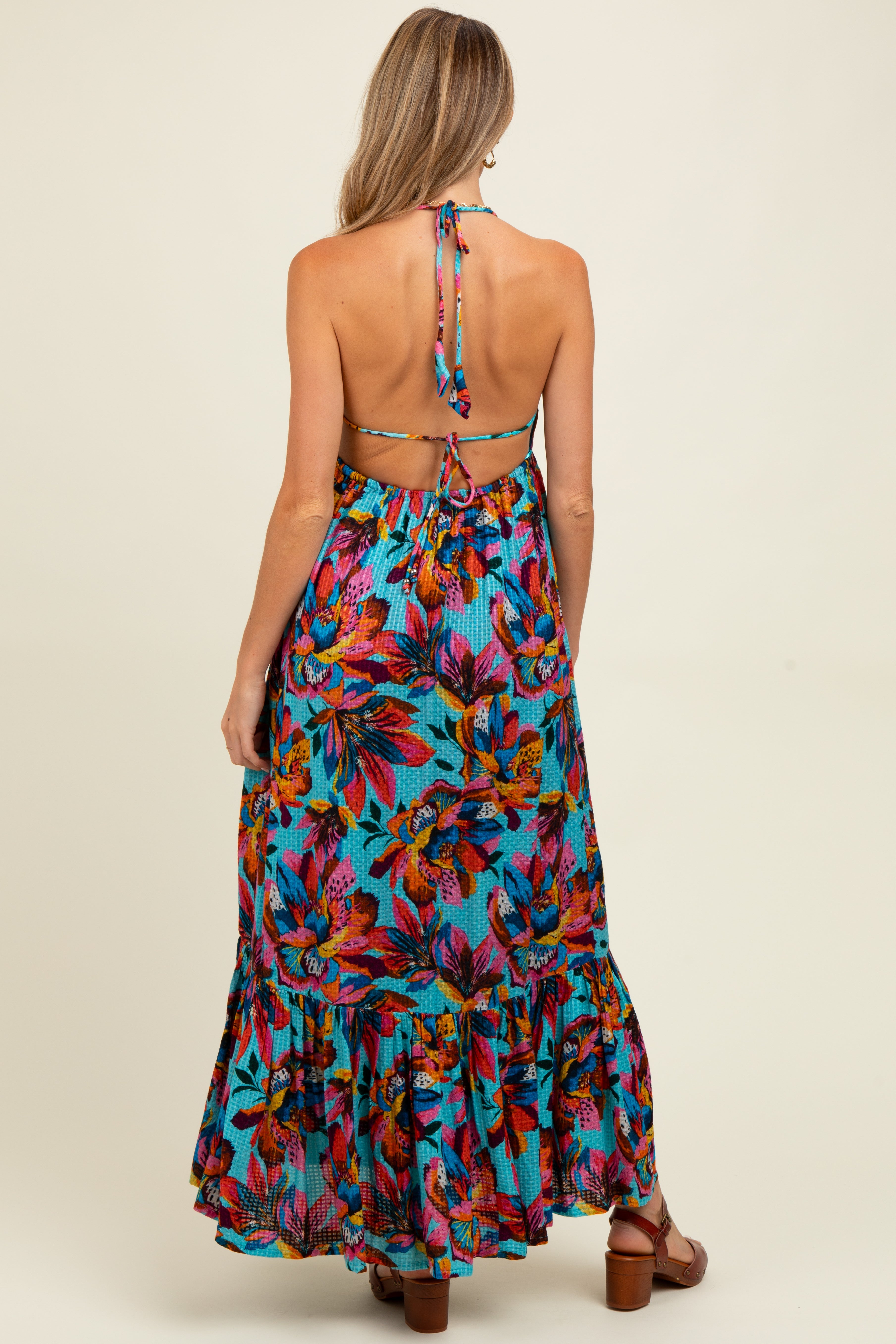 Geblümtes Umstands-Maxikleid mit tiefem V-Ausschnitt und Neckholder