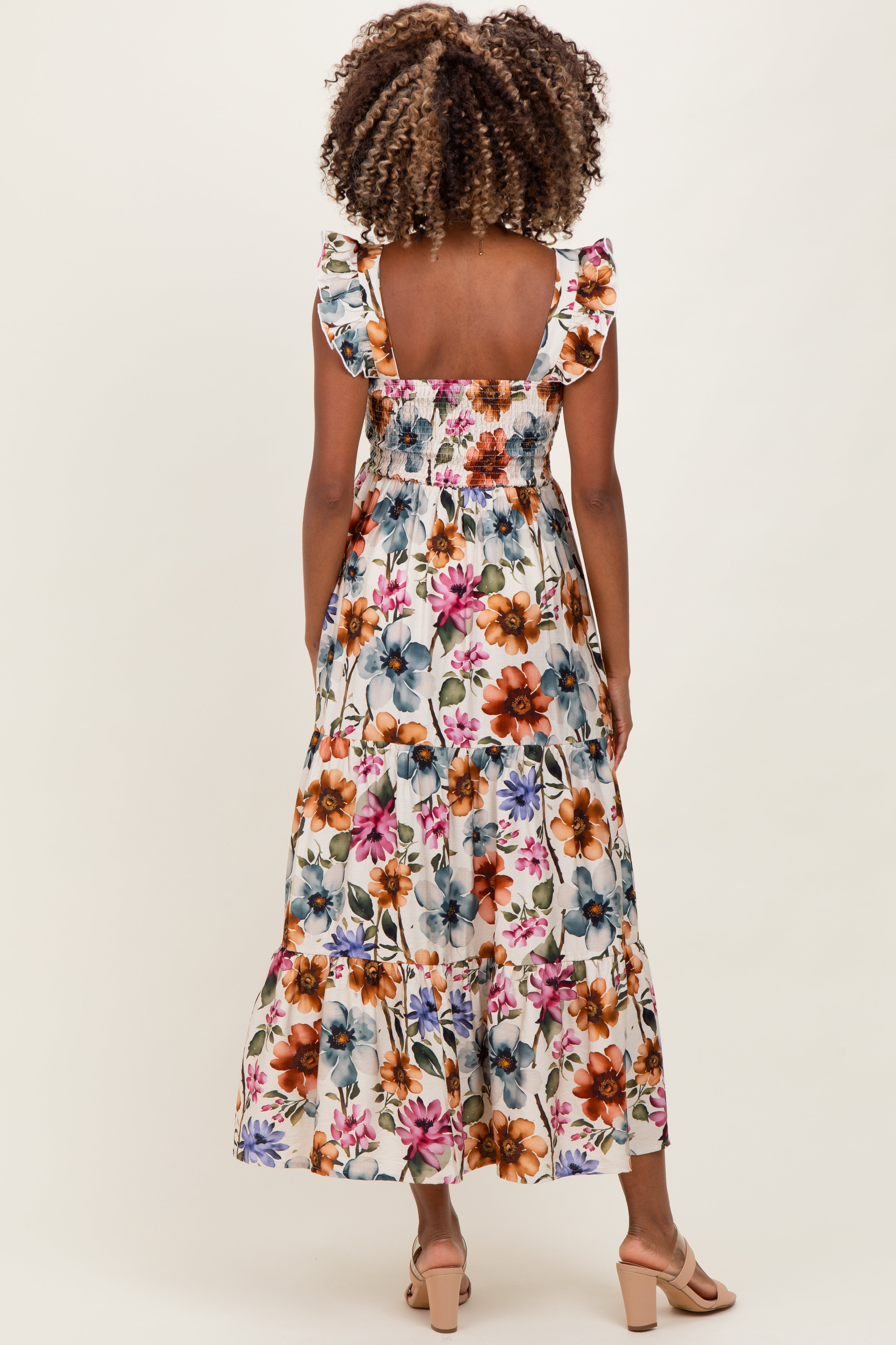 Mehrfarbiges florales Umstands-Maxikleid mit Smok-Einsatz und Stufenrock