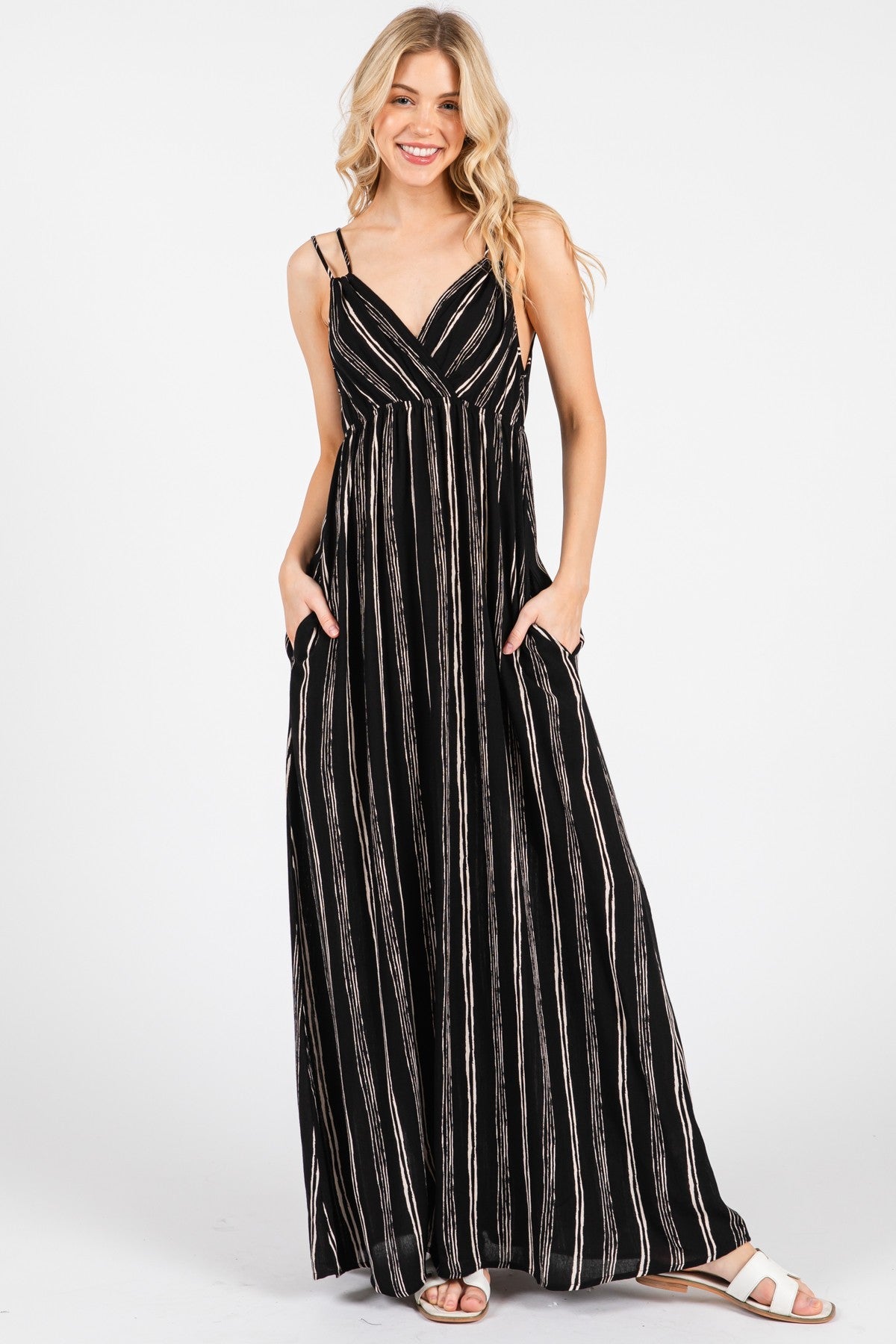 Schwarzes gestreiftes Umstands-Maxikleid mit V-Ausschnitt und Doppelträgern