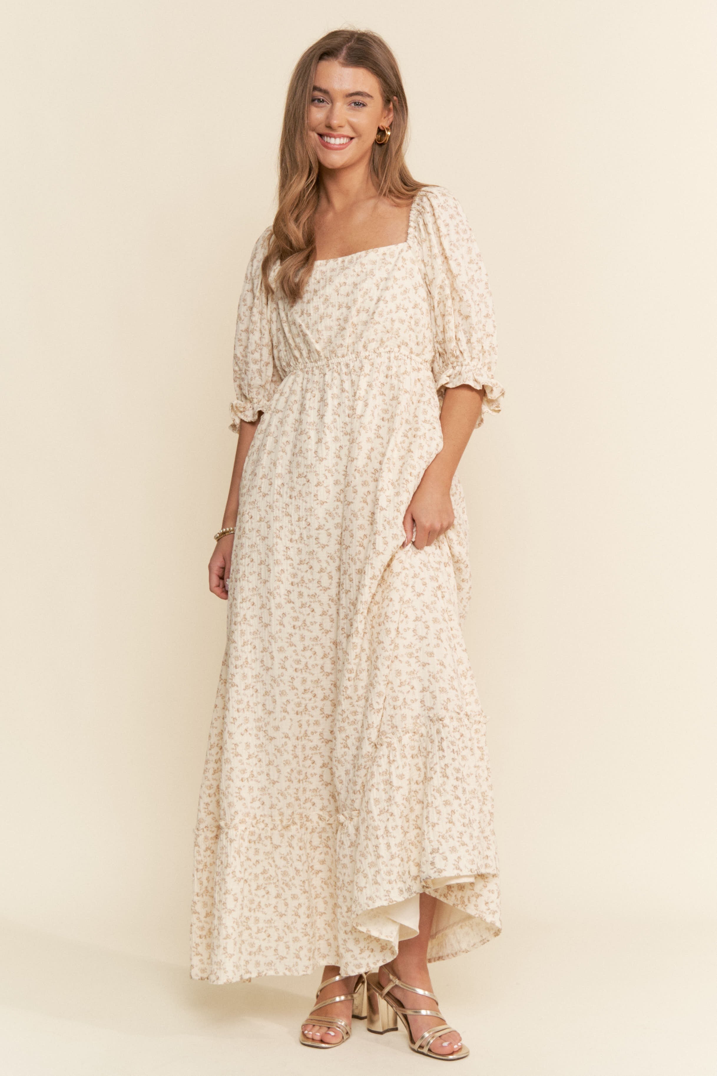 #Farbe_Beige mit Blumenprint und Karree-Ausschnitt