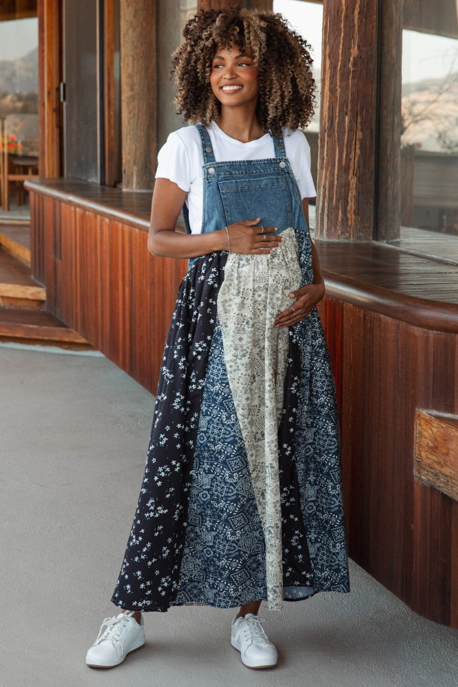Umstandskleid mit Blumenmuster, Colorblock-Print und Denim-Kontrast in Blau