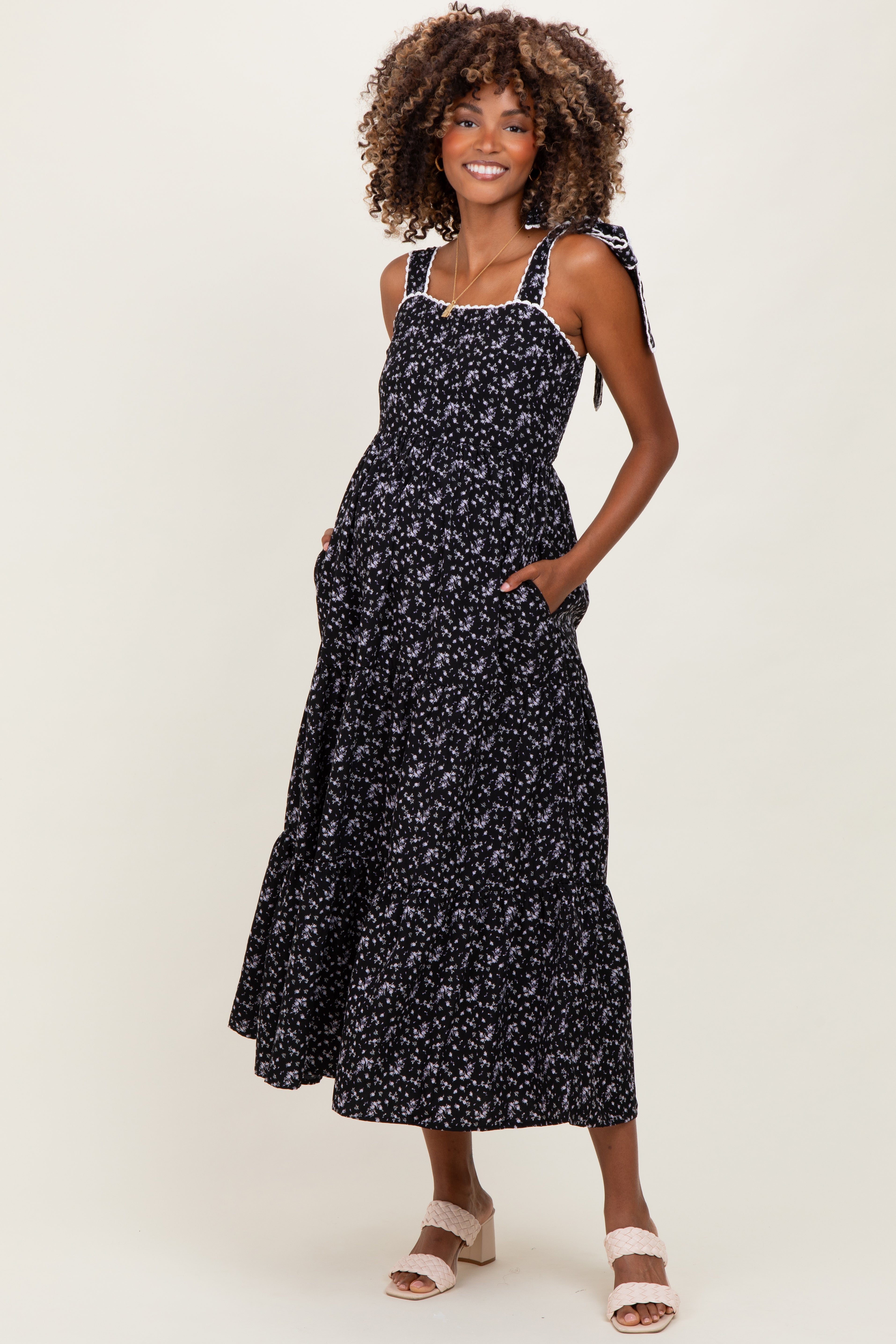Schwarzes florales Umstands-Maxikleid mit Spitzenbesatz und Schulterbindern