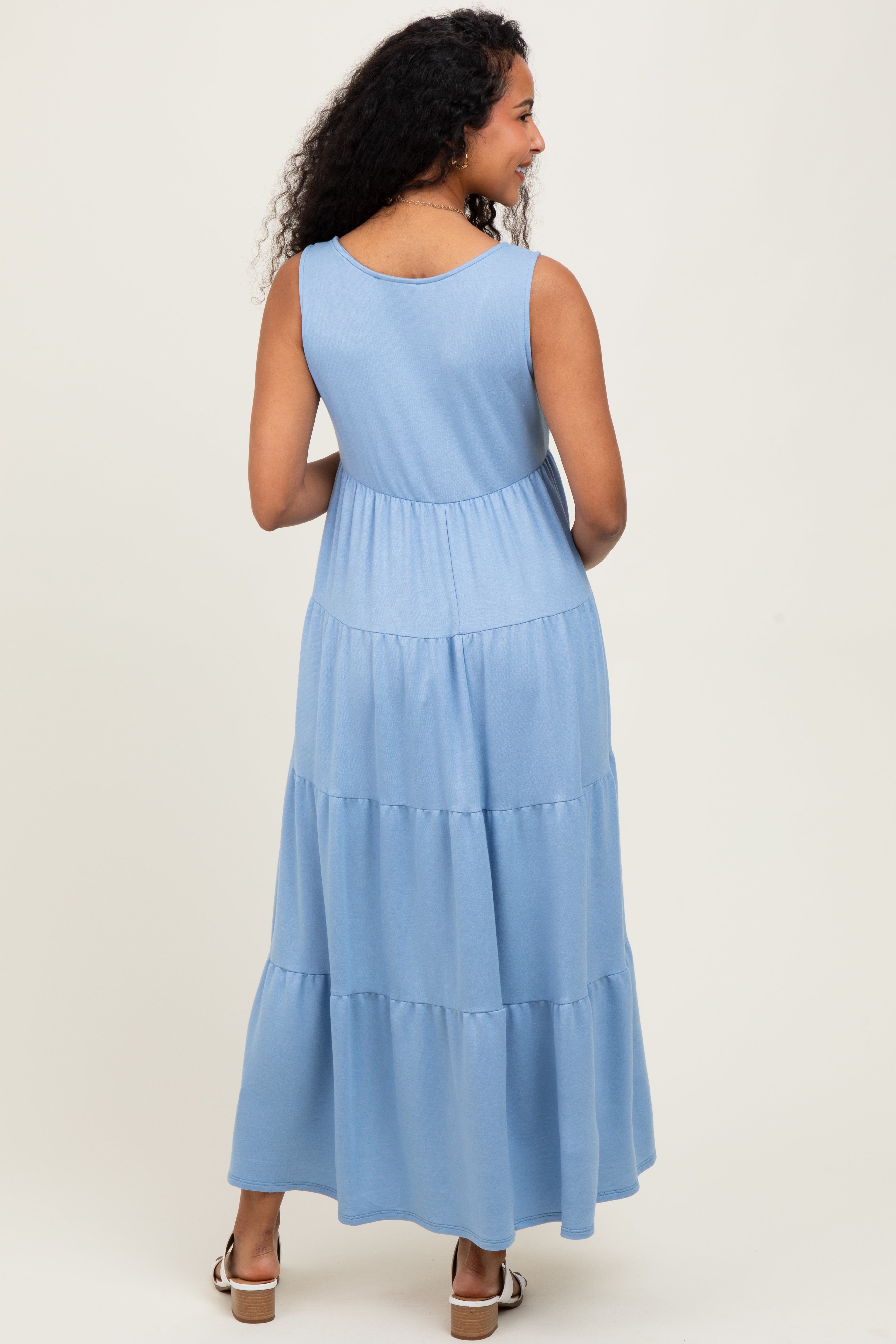 Gestuftes Umstands-Maxikleid aus French Terry in Hellblau