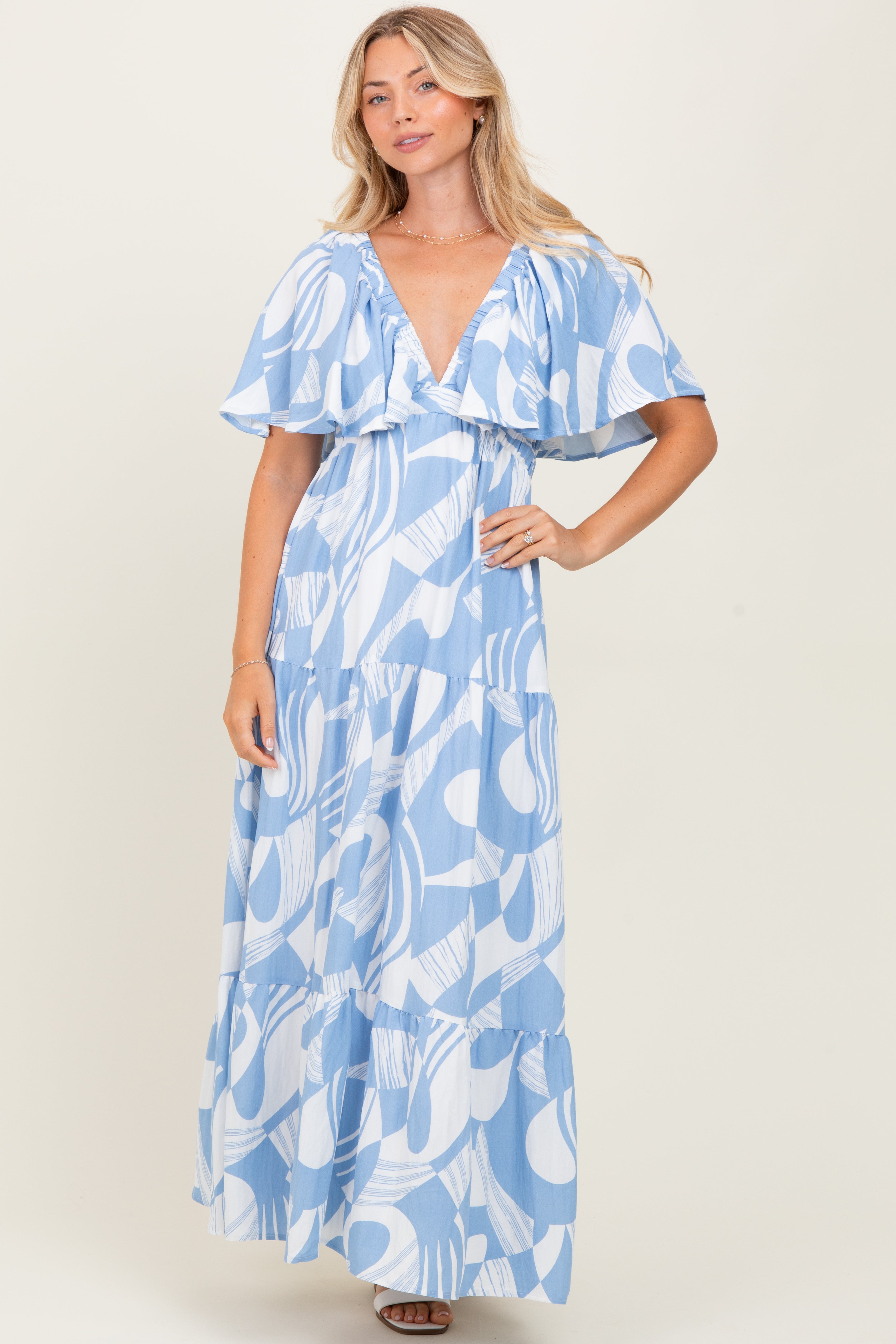 Ärmelloses Umstands-Maxikleid mit Print und geschmocktem Rücken in Blau