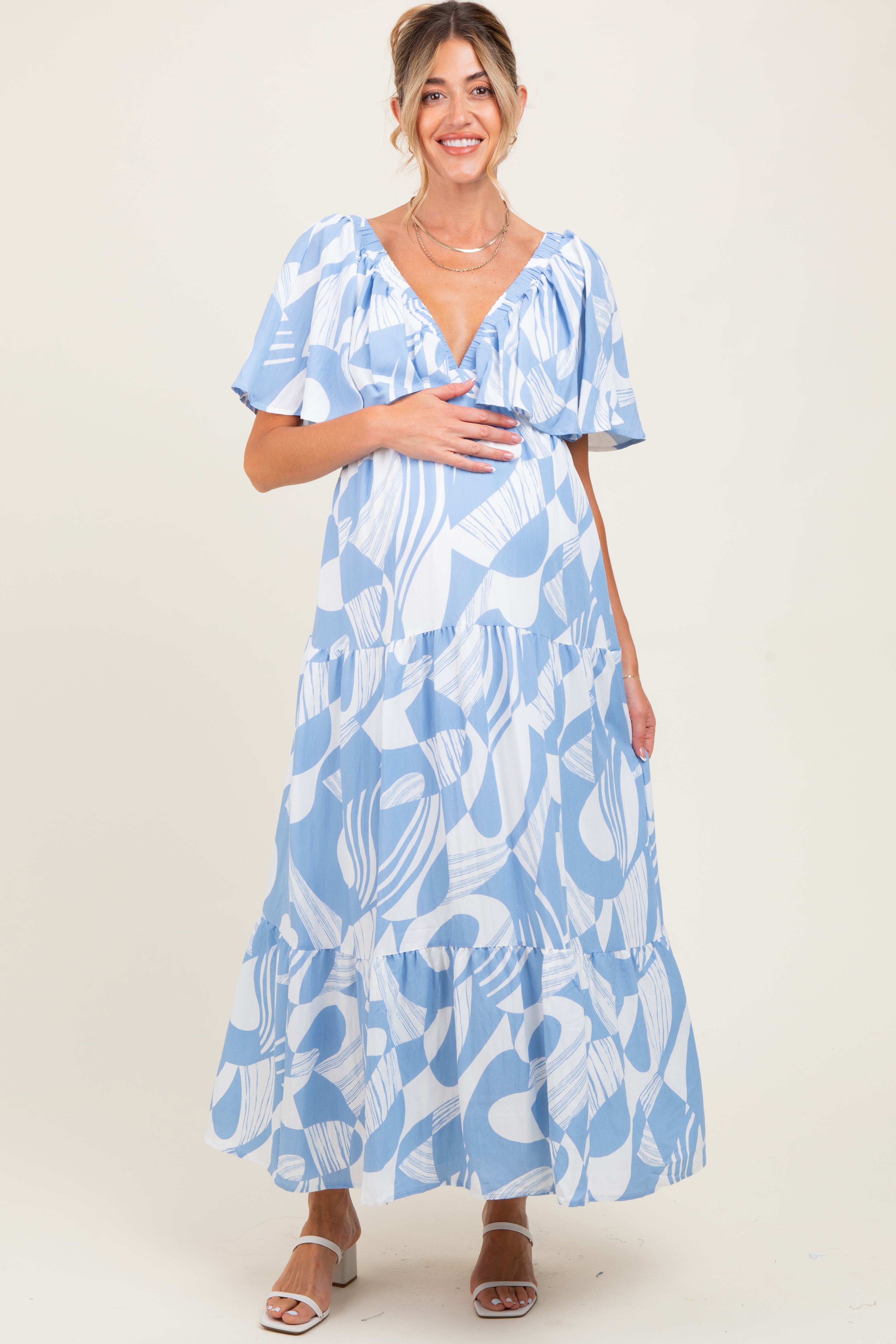 Ärmelloses Umstands-Maxikleid mit Print und geschmocktem Rücken in Blau
