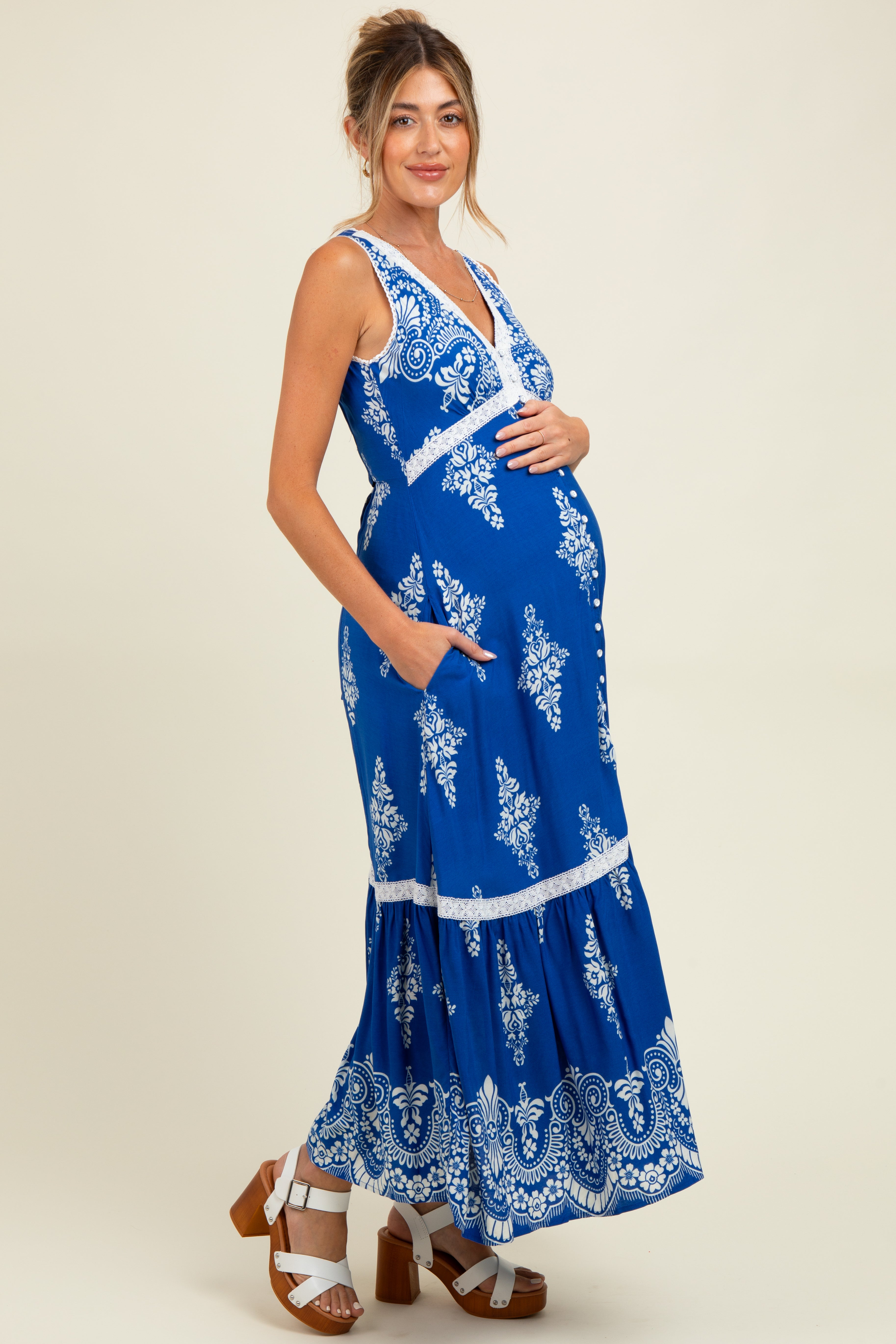 Umstands-Maxikleid im Resort-Stil mit Bordürendruck in Königsblau