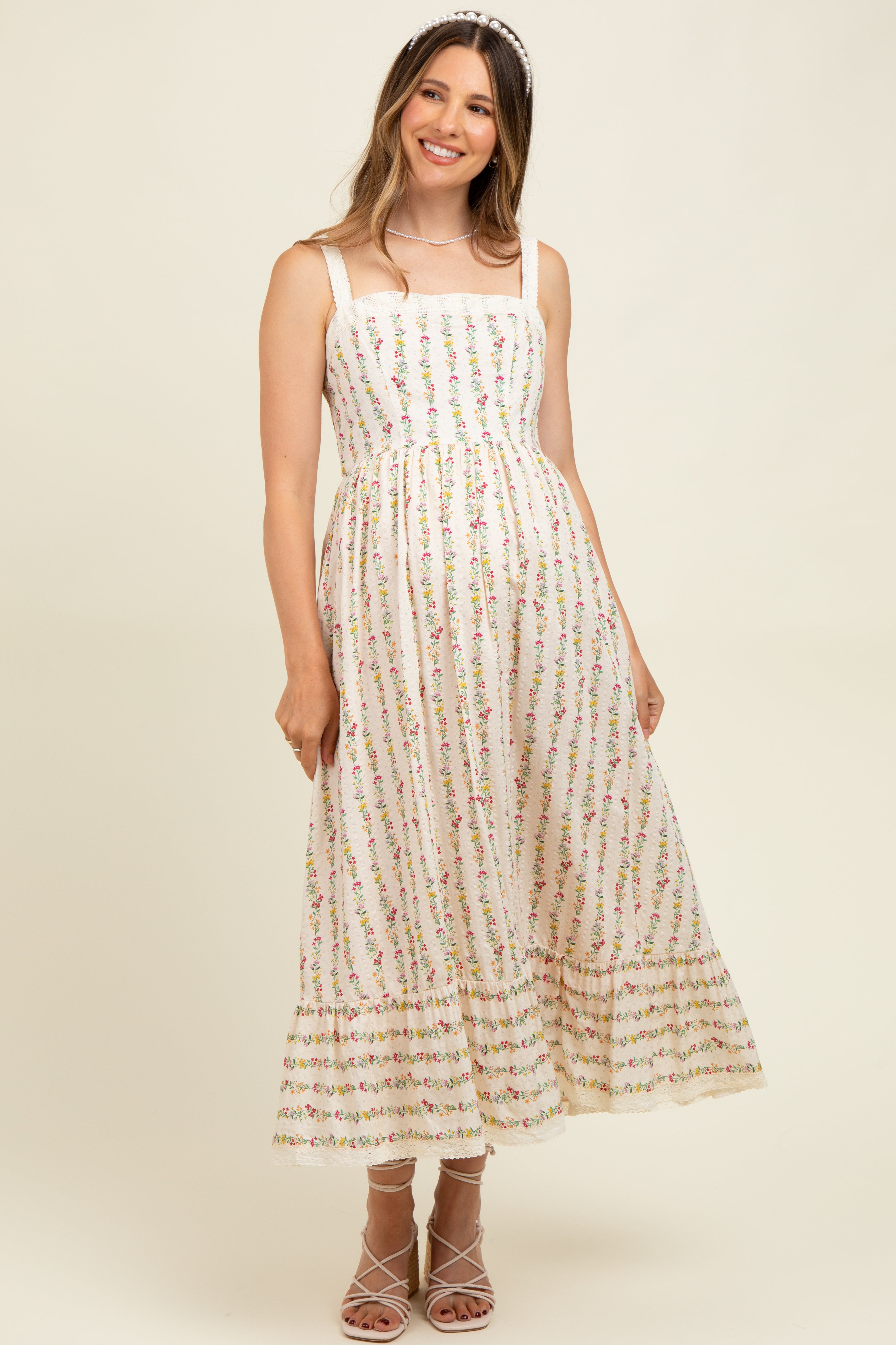 Geblümtes Umstands-Maxikleid aus strukturierter Baumwolle mit Spitzenbesatz in Creme
