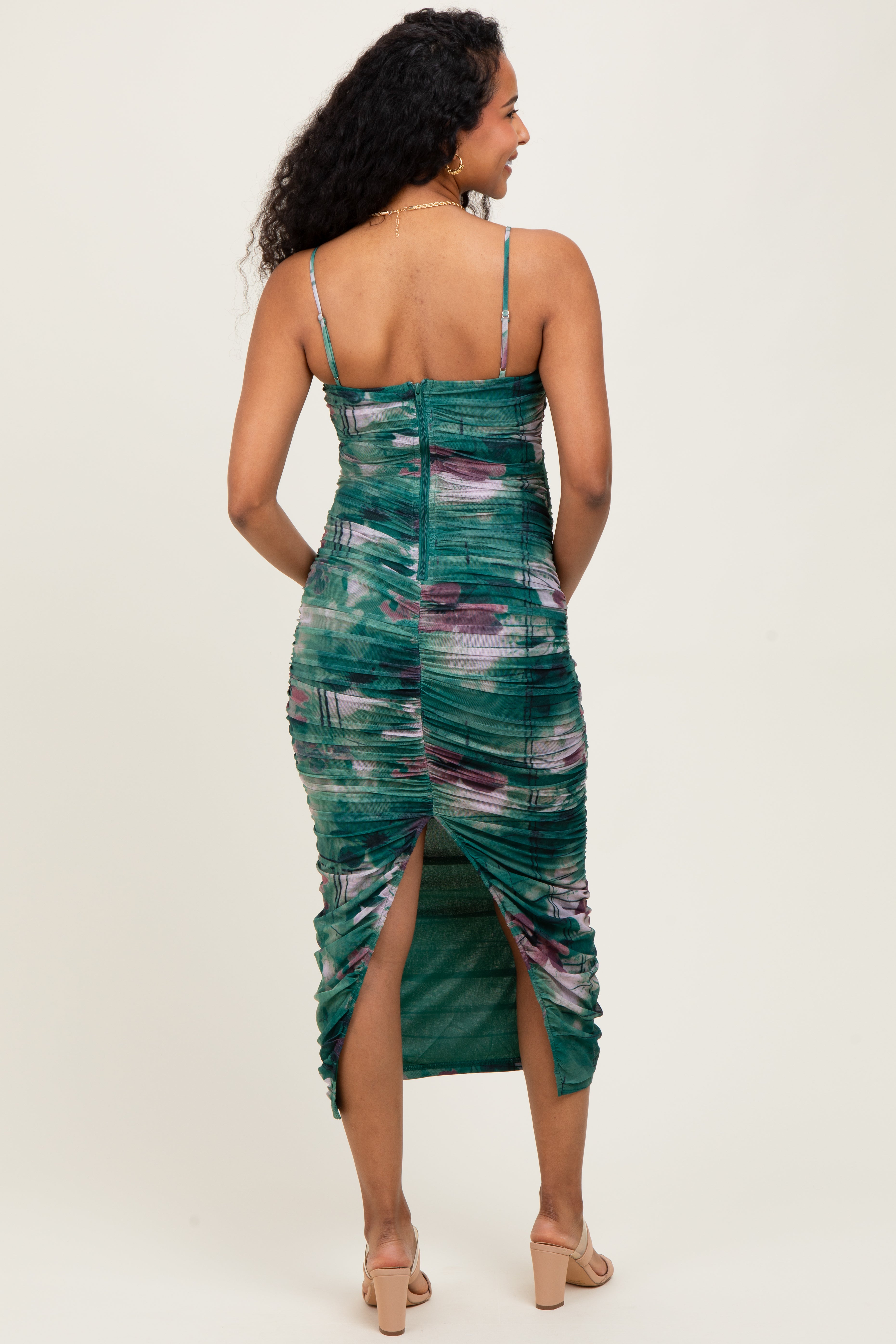 Waldgrünes ärmelloses Umstands-Midikleid aus Mesh mit Blumenmuster und Raffung