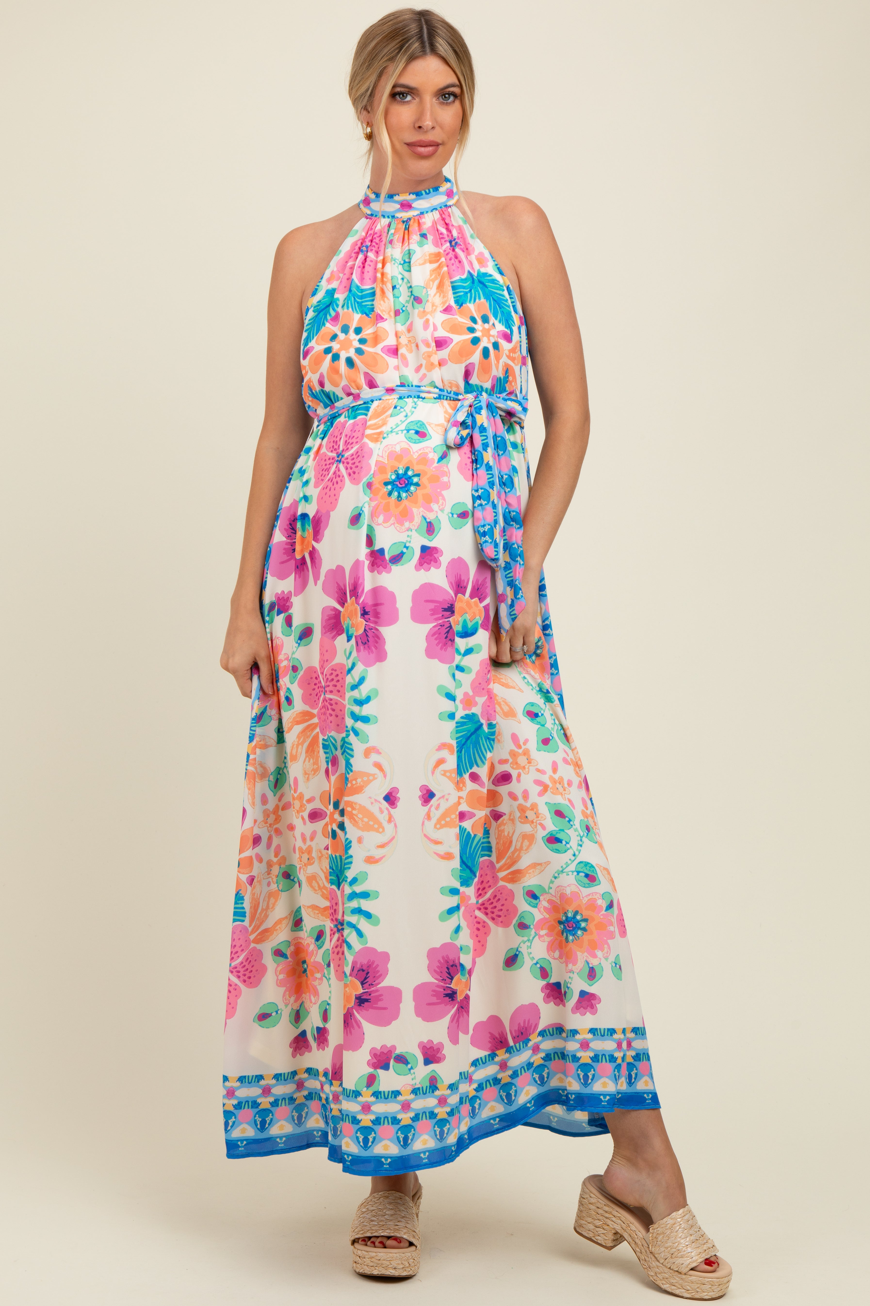 Umstands-Maxikleid mit Blumenbordüre und Neckholder-Ausschnitt