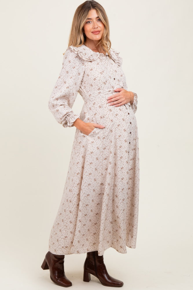 Umstands-Maxikleid zum Durchknöpfen mit markantem Kragen in Creme