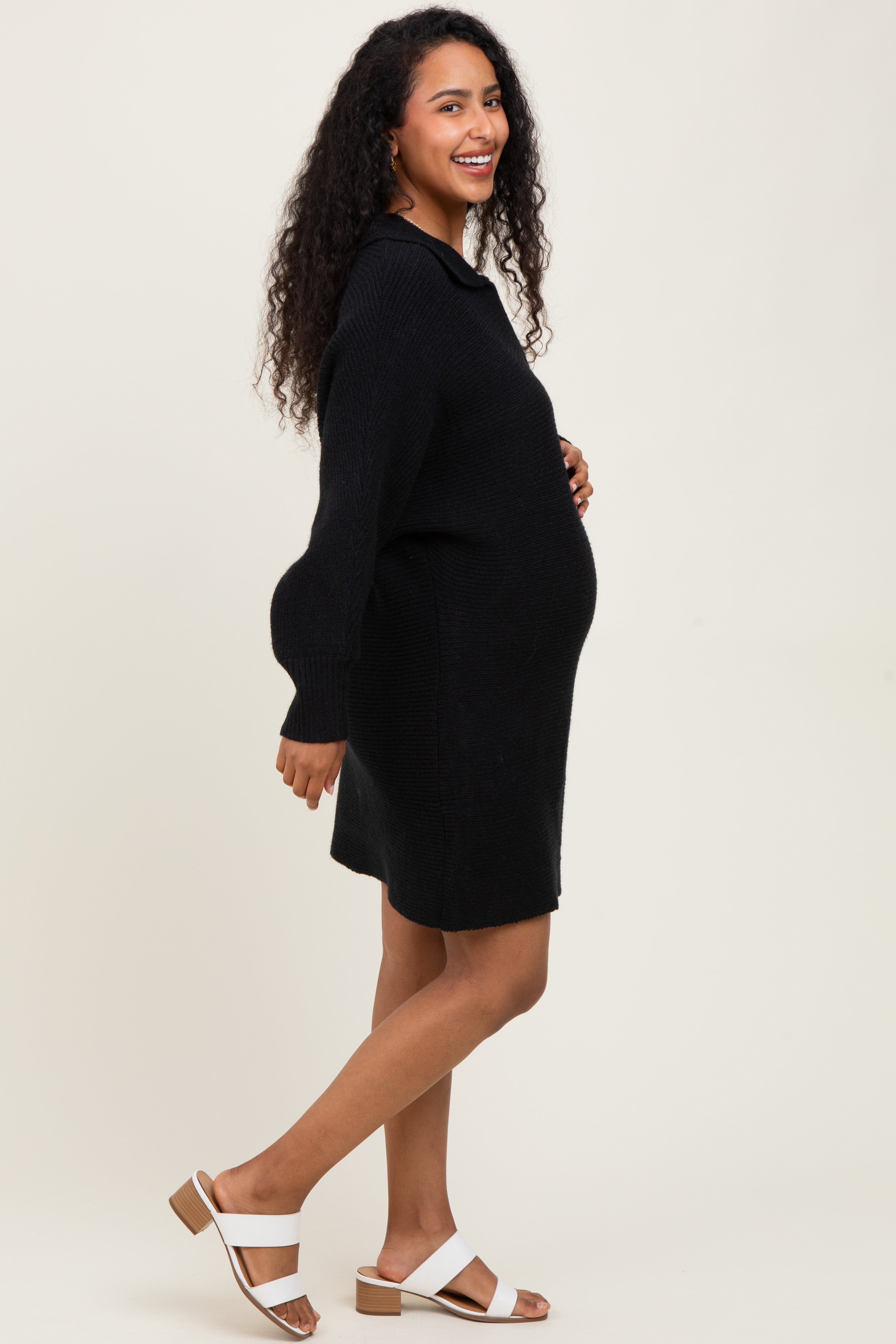 Schwarzes Umstands-Pulloverkleid aus Grobstrick mit Kragen