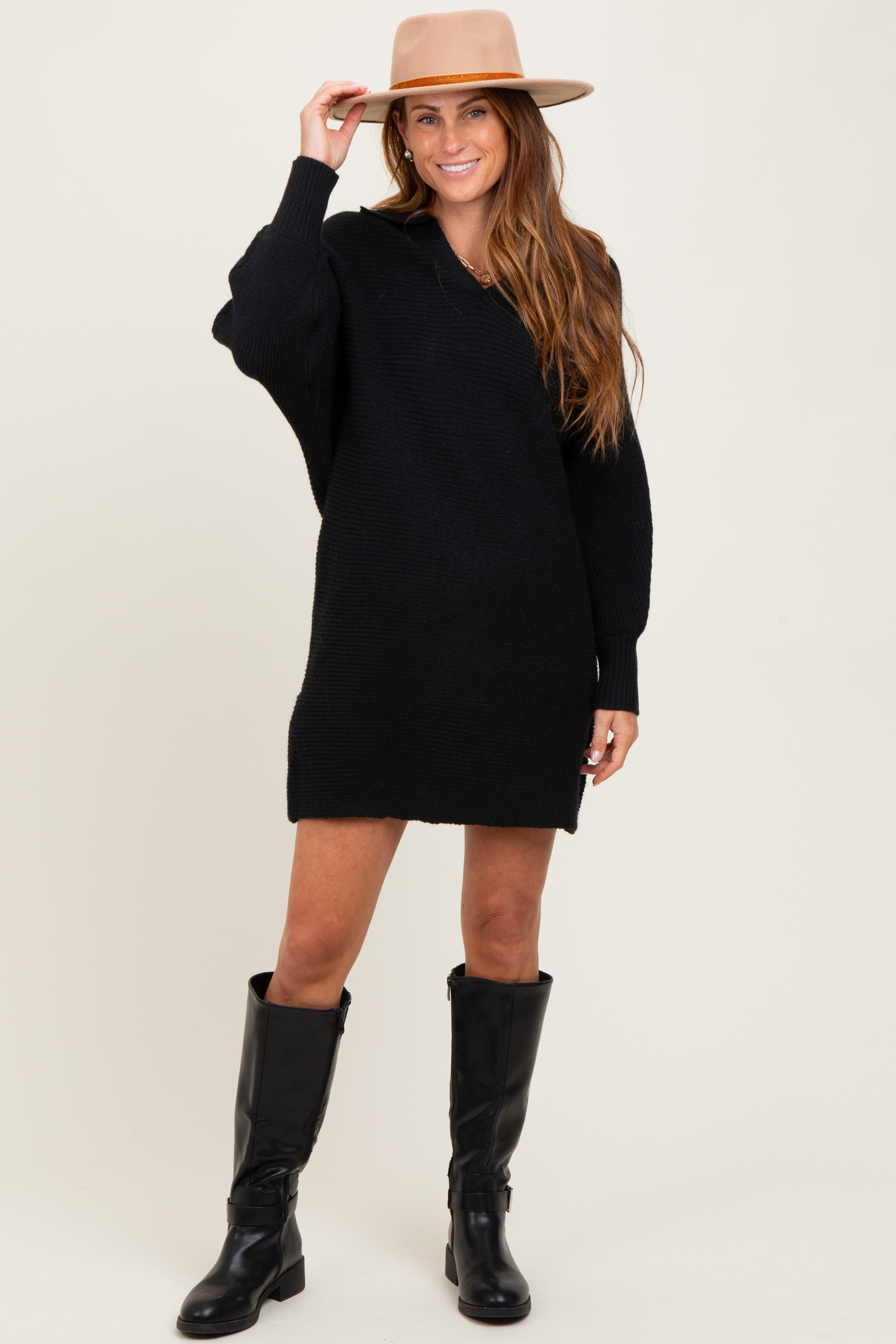 Schwarzes Umstands-Pulloverkleid aus Grobstrick mit Kragen