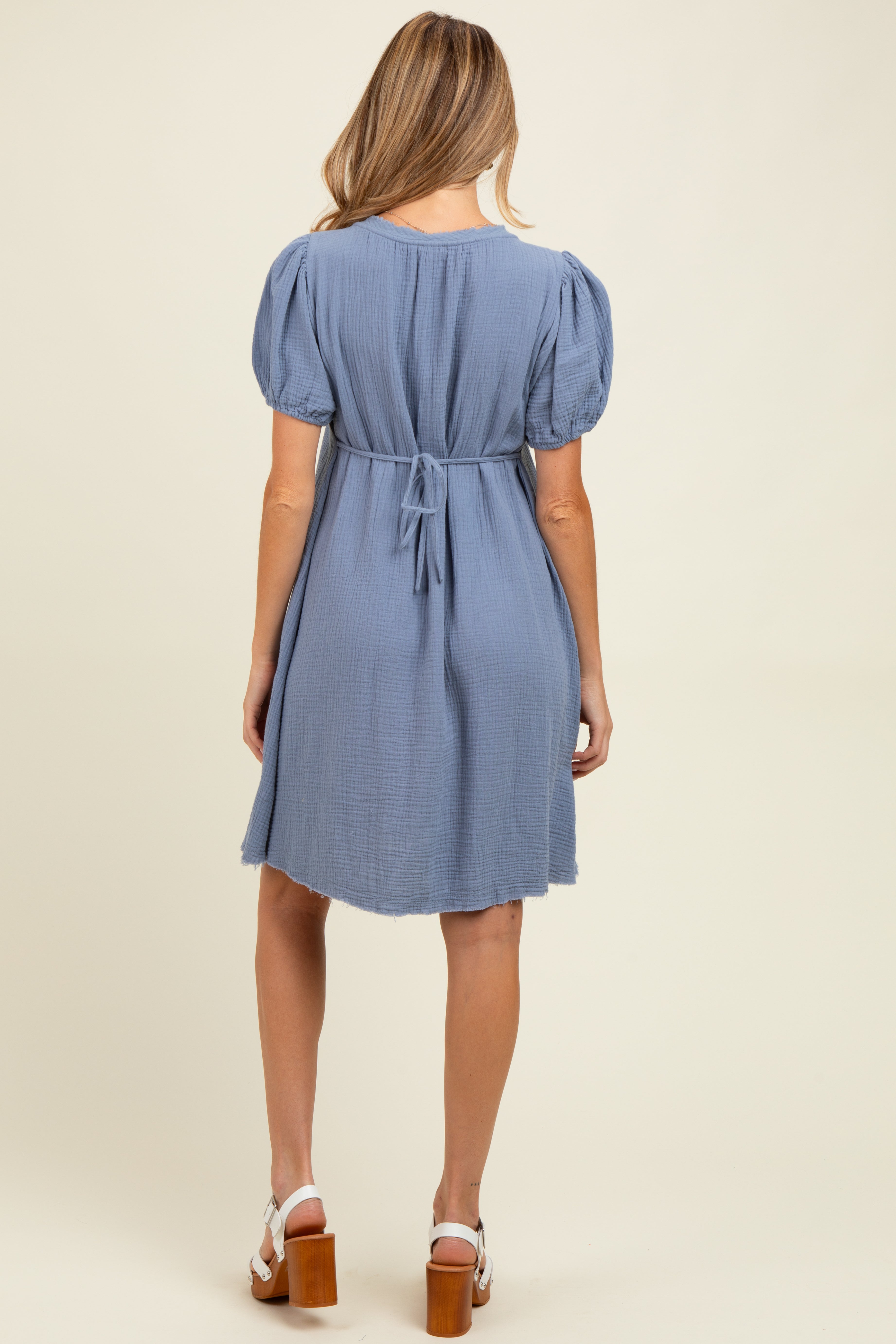 Umstands-Minikleid aus Baumwoll-Doppelgaze mit Biesen-Detail in Blau